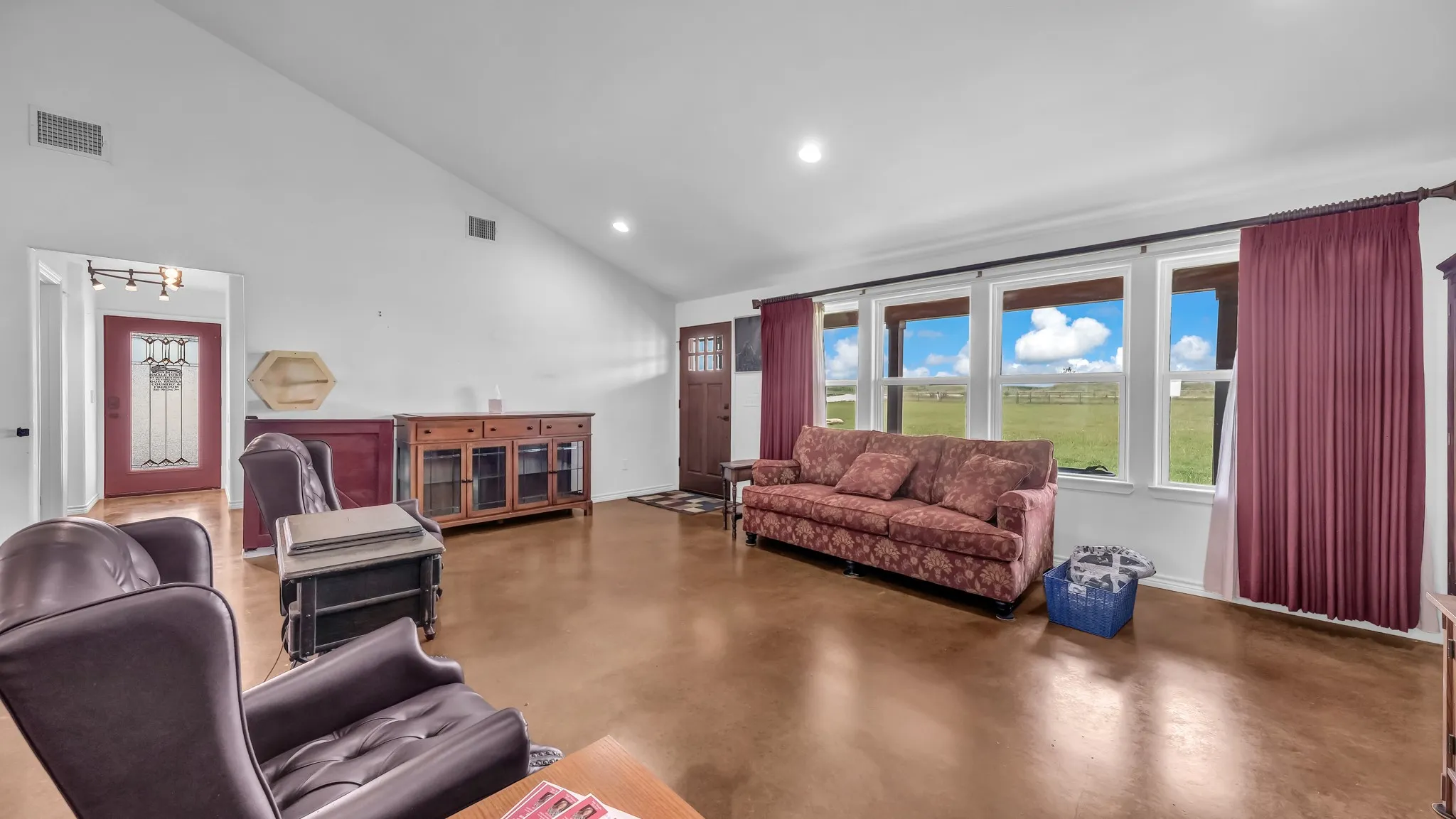 Single Family Residence For Sale in Johnson County , 5500 County Road 302, Grandview, Texas 76050, 3 Bedroom, 2 Bathroom, Garage spaces, 2,400 Sqft, built in 2020, Preowned, mls#21244859, Real Estate Agent in Grandview, Homes For Sale in Johnson county, Homes For Sale in Grandview, Realtor in Grandview Texas, Real Estate Brokerage Independent Realty Texas, Luminita Cordes Realtor