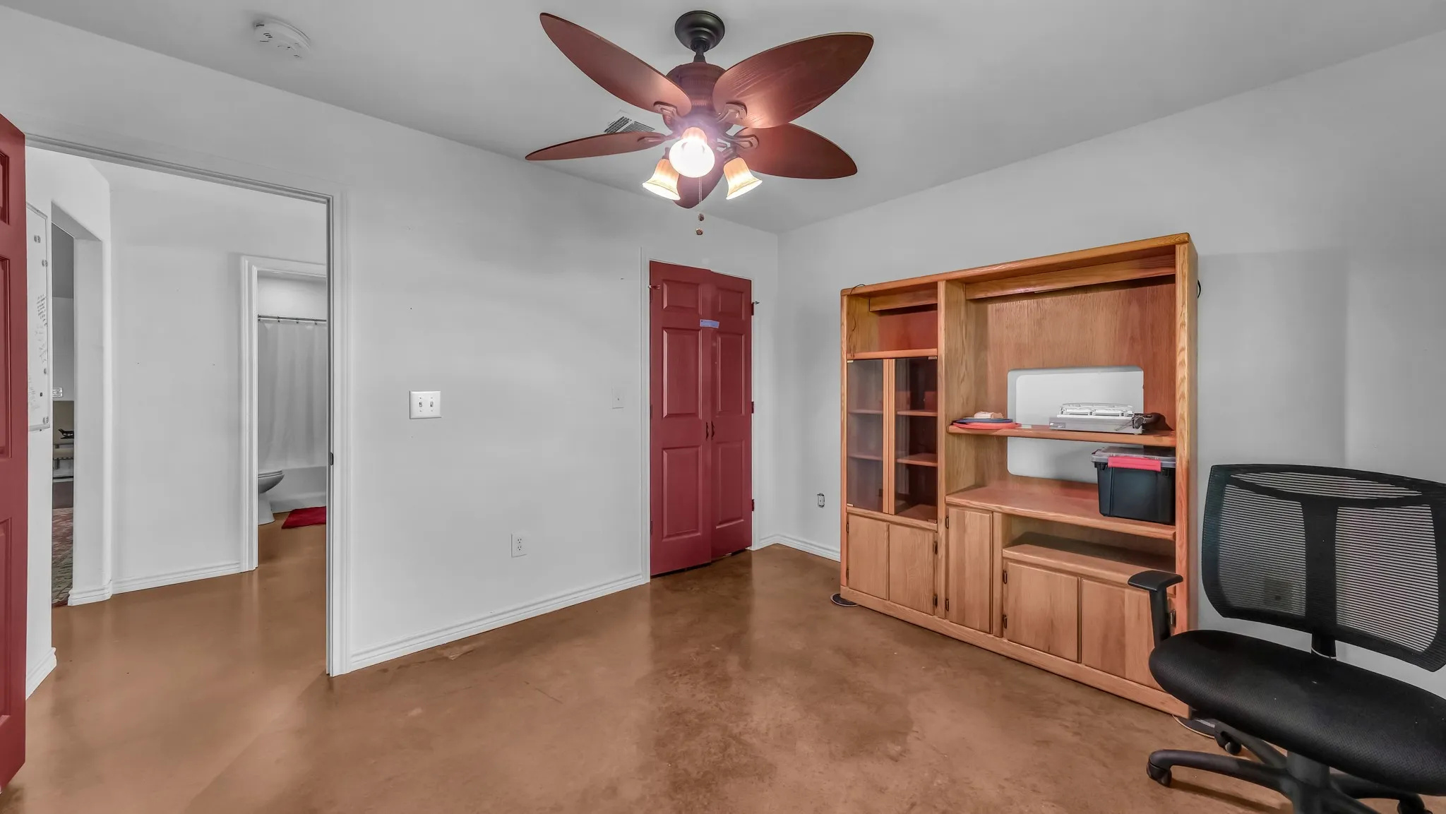 Single Family Residence For Sale in Johnson County , 5500 County Road 302, Grandview, Texas 76050, 3 Bedroom, 2 Bathroom, Garage spaces, 2,400 Sqft, built in 2020, Preowned, mls#21244859, Real Estate Agent in Grandview, Homes For Sale in Johnson county, Homes For Sale in Grandview, Realtor in Grandview Texas, Real Estate Brokerage Independent Realty Texas, Luminita Cordes Realtor