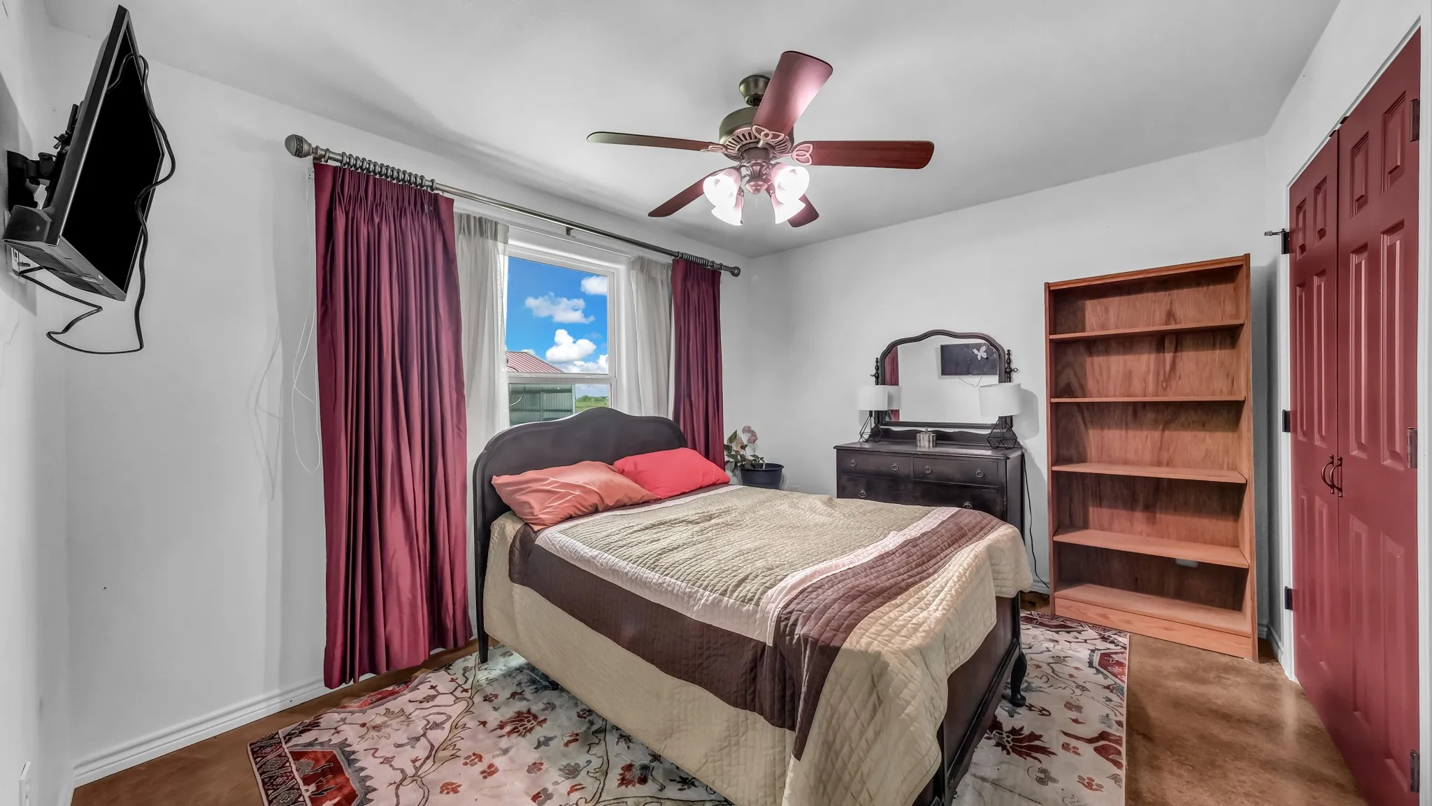 Single Family Residence For Sale in Johnson County , 5500 County Road 302, Grandview, Texas 76050, 3 Bedroom, 2 Bathroom, Garage spaces, 2,400 Sqft, built in 2020, Preowned, mls#21244859, Real Estate Agent in Grandview, Homes For Sale in Johnson county, Homes For Sale in Grandview, Realtor in Grandview Texas, Real Estate Brokerage Independent Realty Texas, Luminita Cordes Realtor