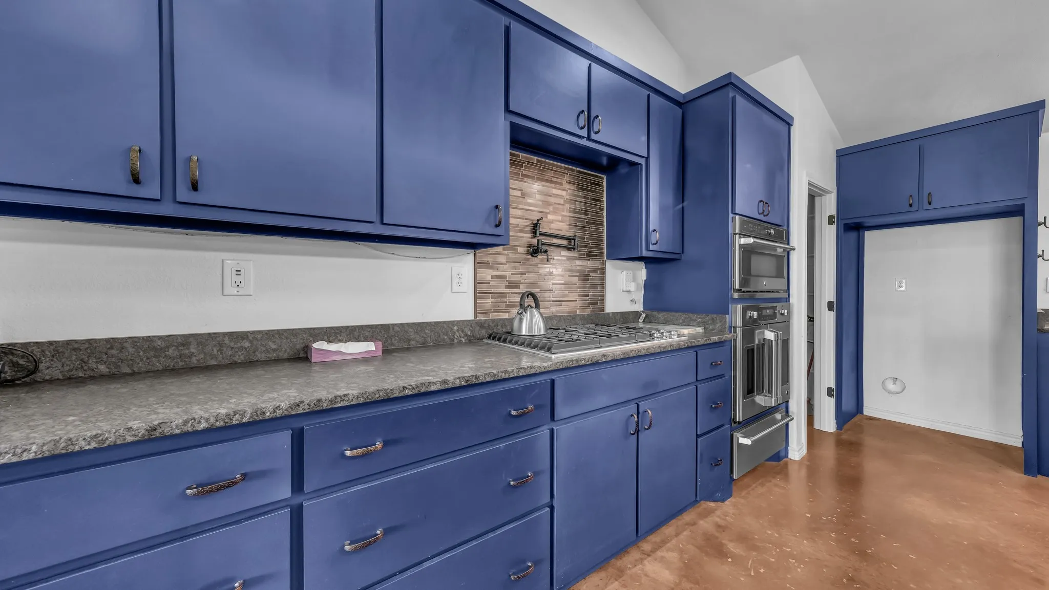 Single Family Residence For Sale in Johnson County , 5500 County Road 302, Grandview, Texas 76050, 3 Bedroom, 2 Bathroom, Garage spaces, 2,400 Sqft, built in 2020, Preowned, mls#21244859, Real Estate Agent in Grandview, Homes For Sale in Johnson county, Homes For Sale in Grandview, Realtor in Grandview Texas, Real Estate Brokerage Independent Realty Texas, Luminita Cordes Realtor