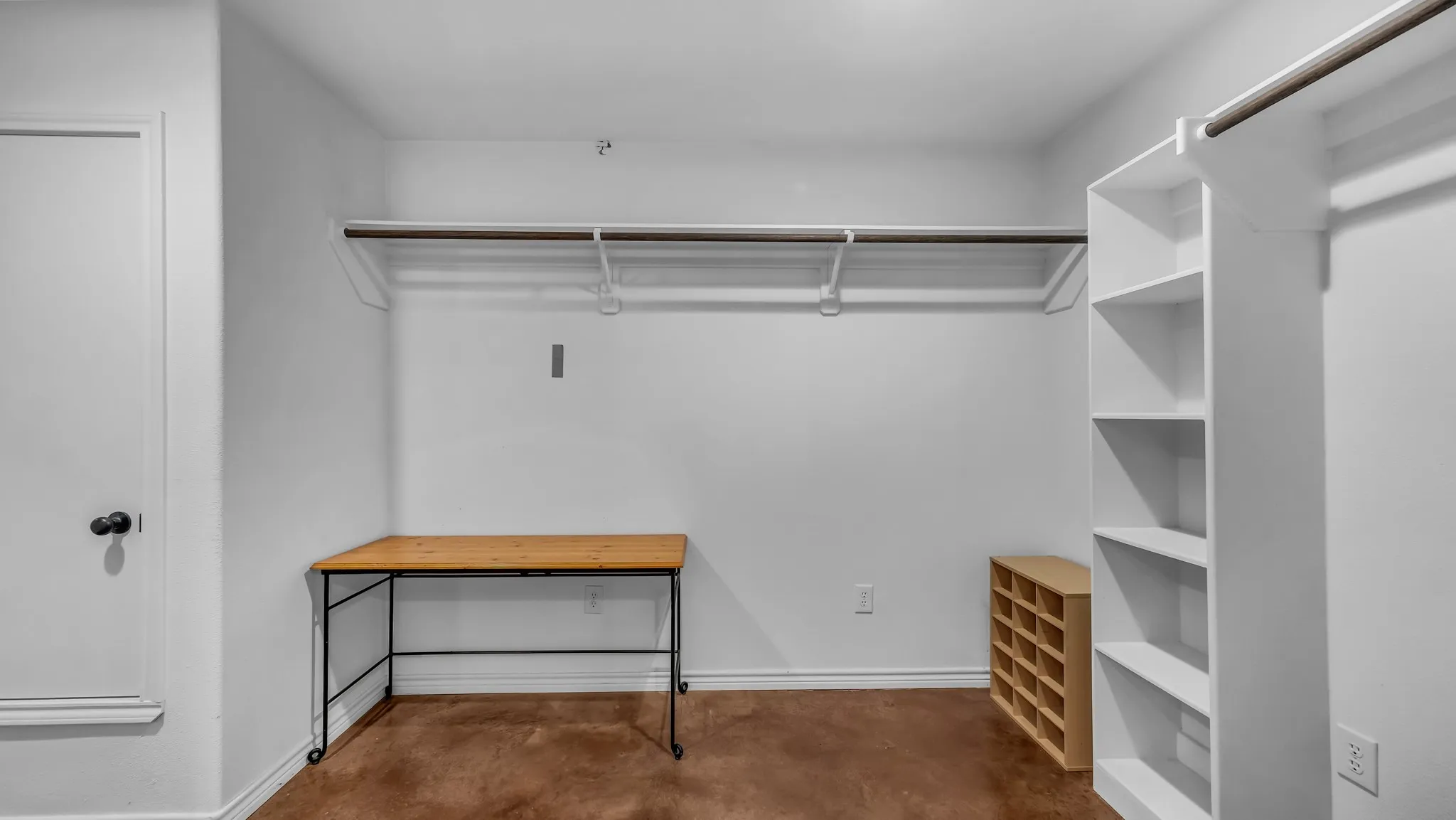 Single Family Residence For Sale in Johnson County , 5500 County Road 302, Grandview, Texas 76050, 3 Bedroom, 2 Bathroom, Garage spaces, 2,400 Sqft, built in 2020, Preowned, mls#21244859, Real Estate Agent in Grandview, Homes For Sale in Johnson county, Homes For Sale in Grandview, Realtor in Grandview Texas, Real Estate Brokerage Independent Realty Texas, Luminita Cordes Realtor