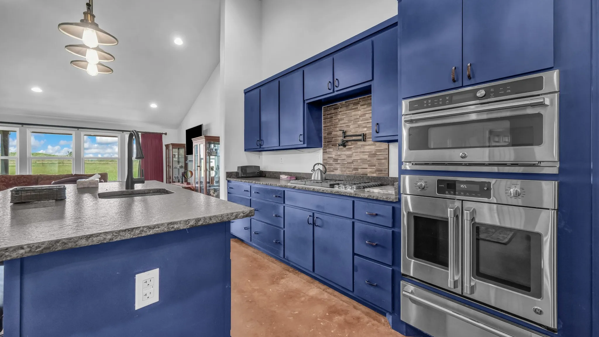 Single Family Residence For Sale in Johnson County , 5500 County Road 302, Grandview, Texas 76050, 3 Bedroom, 2 Bathroom, Garage spaces, 2,400 Sqft, built in 2020, Preowned, mls#21244859, Real Estate Agent in Grandview, Homes For Sale in Johnson county, Homes For Sale in Grandview, Realtor in Grandview Texas, Real Estate Brokerage Independent Realty Texas, Luminita Cordes Realtor