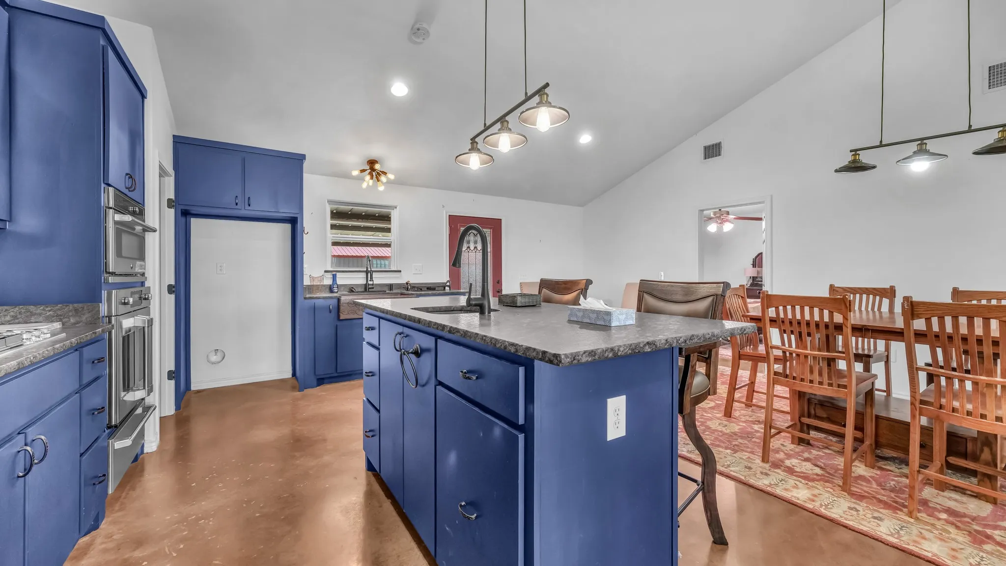 Single Family Residence For Sale in Johnson County , 5500 County Road 302, Grandview, Texas 76050, 3 Bedroom, 2 Bathroom, Garage spaces, 2,400 Sqft, built in 2020, Preowned, mls#21244859, Real Estate Agent in Grandview, Homes For Sale in Johnson county, Homes For Sale in Grandview, Realtor in Grandview Texas, Real Estate Brokerage Independent Realty Texas, Luminita Cordes Realtor