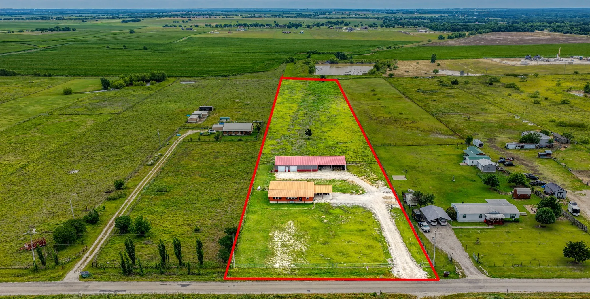 Single Family Residence For Sale in Johnson County , 5500 County Road 302, Grandview, Texas 76050, 3 Bedroom, 2 Bathroom, Garage spaces, 2,400 Sqft, built in 2020, Preowned, mls#21244859, Real Estate Agent in Grandview, Homes For Sale in Johnson county, Homes For Sale in Grandview, Realtor in Grandview Texas, Real Estate Brokerage Independent Realty Texas, Luminita Cordes Realtor