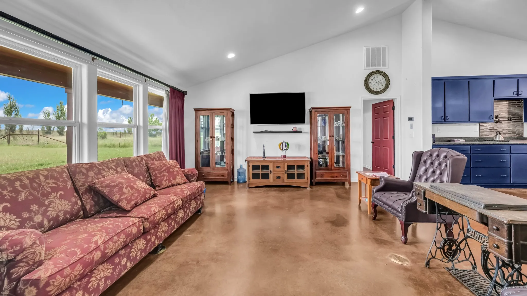 Single Family Residence For Sale in Johnson County , 5500 County Road 302, Grandview, Texas 76050, 3 Bedroom, 2 Bathroom, Garage spaces, 2,400 Sqft, built in 2020, Preowned, mls#21244859, Real Estate Agent in Grandview, Homes For Sale in Johnson county, Homes For Sale in Grandview, Realtor in Grandview Texas, Real Estate Brokerage Independent Realty Texas, Luminita Cordes Realtor