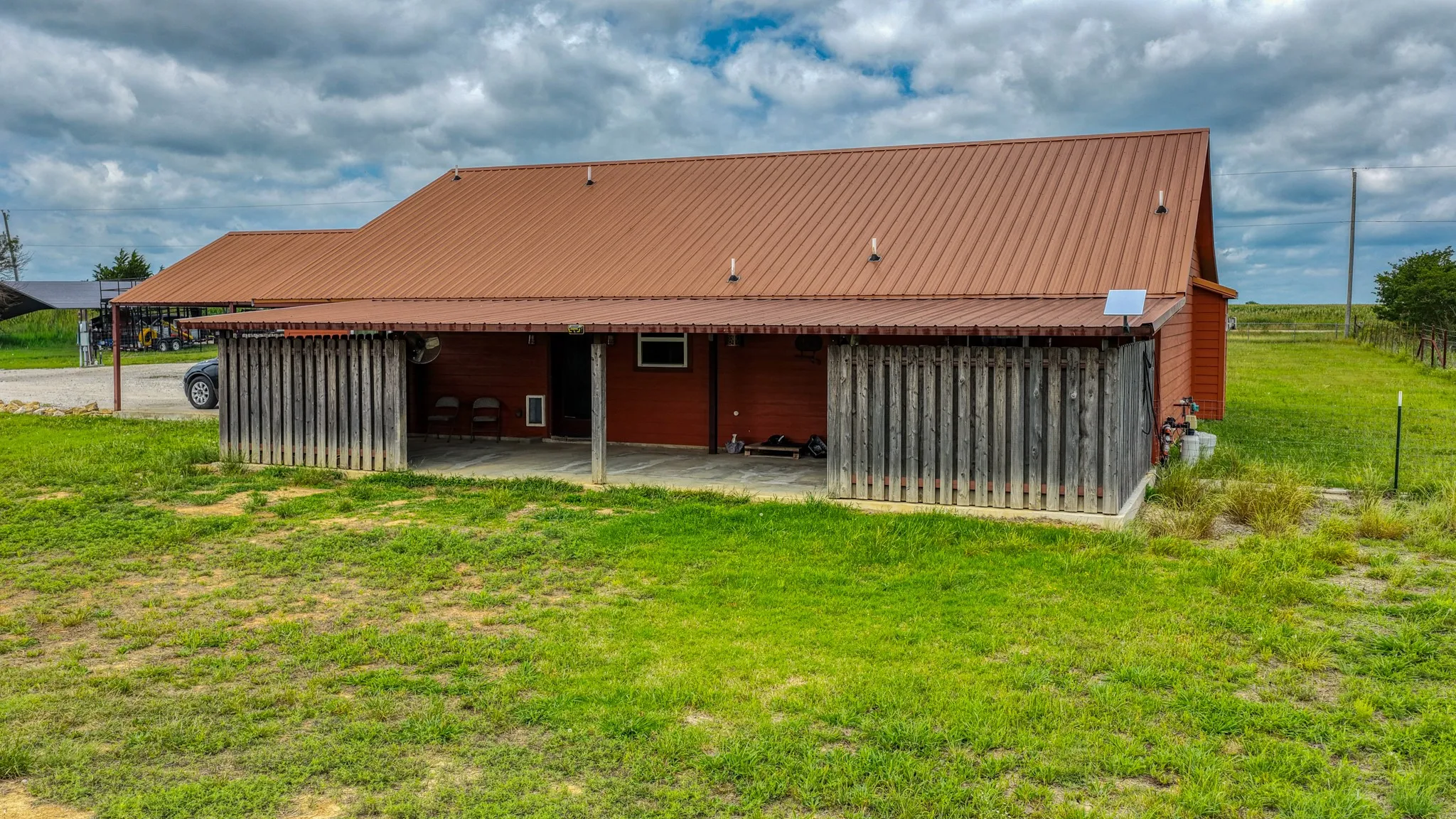 Single Family Residence For Sale in Johnson County , 5500 County Road 302, Grandview, Texas 76050, 3 Bedroom, 2 Bathroom, Garage spaces, 2,400 Sqft, built in 2020, Preowned, mls#21244859, Real Estate Agent in Grandview, Homes For Sale in Johnson county, Homes For Sale in Grandview, Realtor in Grandview Texas, Real Estate Brokerage Independent Realty Texas, Luminita Cordes Realtor