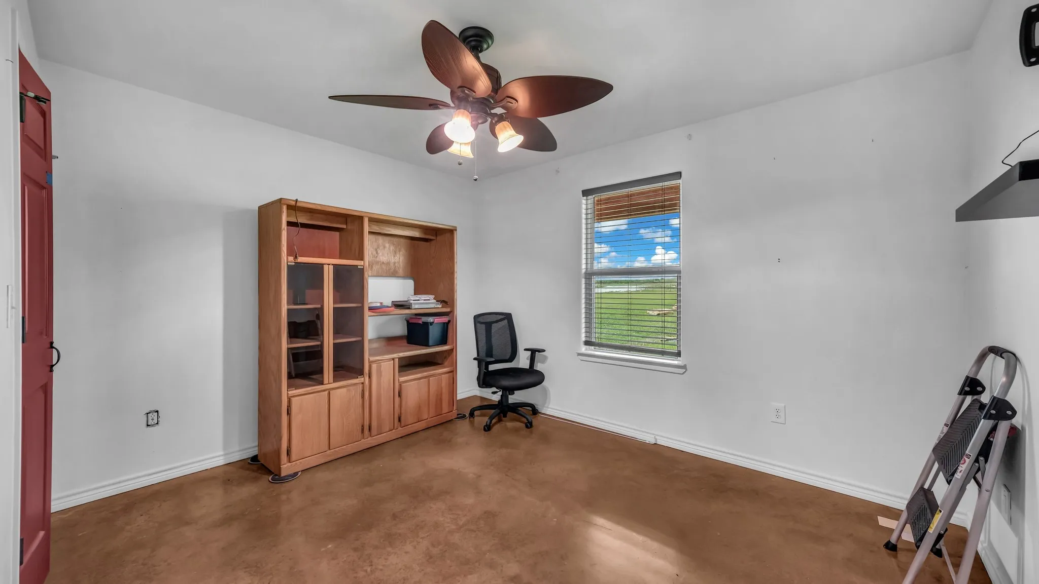 Single Family Residence For Sale in Johnson County , 5500 County Road 302, Grandview, Texas 76050, 3 Bedroom, 2 Bathroom, Garage spaces, 2,400 Sqft, built in 2020, Preowned, mls#21244859, Real Estate Agent in Grandview, Homes For Sale in Johnson county, Homes For Sale in Grandview, Realtor in Grandview Texas, Real Estate Brokerage Independent Realty Texas, Luminita Cordes Realtor