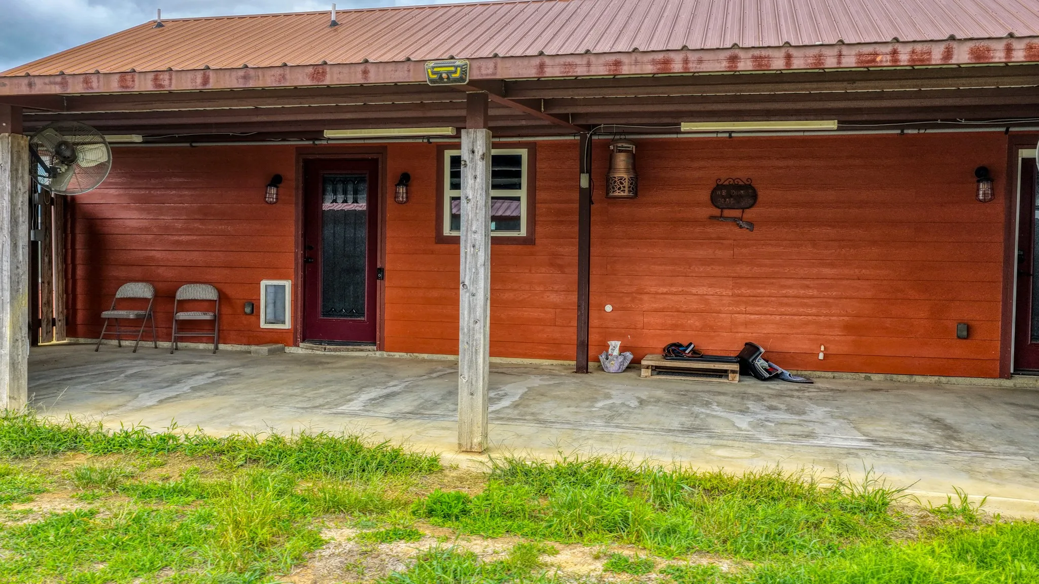 Single Family Residence For Sale in Johnson County , 5500 County Road 302, Grandview, Texas 76050, 3 Bedroom, 2 Bathroom, Garage spaces, 2,400 Sqft, built in 2020, Preowned, mls#21244859, Real Estate Agent in Grandview, Homes For Sale in Johnson county, Homes For Sale in Grandview, Realtor in Grandview Texas, Real Estate Brokerage Independent Realty Texas, Luminita Cordes Realtor