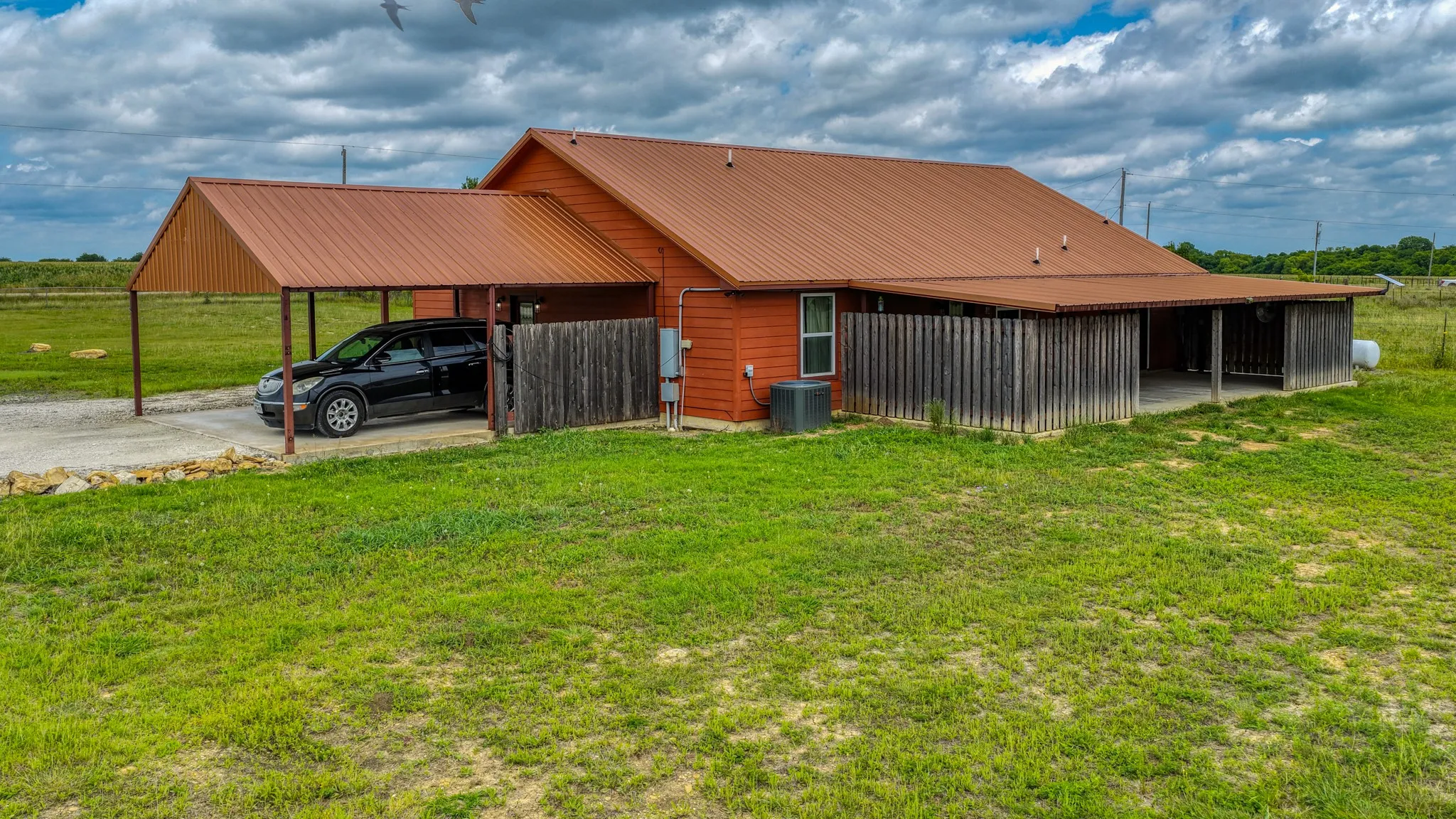 Single Family Residence For Sale in Johnson County , 5500 County Road 302, Grandview, Texas 76050, 3 Bedroom, 2 Bathroom, Garage spaces, 2,400 Sqft, built in 2020, Preowned, mls#21244859, Real Estate Agent in Grandview, Homes For Sale in Johnson county, Homes For Sale in Grandview, Realtor in Grandview Texas, Real Estate Brokerage Independent Realty Texas, Luminita Cordes Realtor