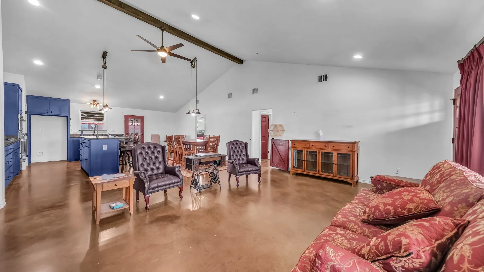 Single Family Residence For Sale in Johnson County , 5500 County Road 302, Grandview, Texas 76050, 3 Bedroom, 2 Bathroom, Garage spaces, 2,400 Sqft, built in 2020, Preowned, mls#21244859, Real Estate Agent in Grandview, Homes For Sale in Johnson county, Homes For Sale in Grandview, Realtor in Grandview Texas, Real Estate Brokerage Independent Realty Texas, Luminita Cordes Realtor