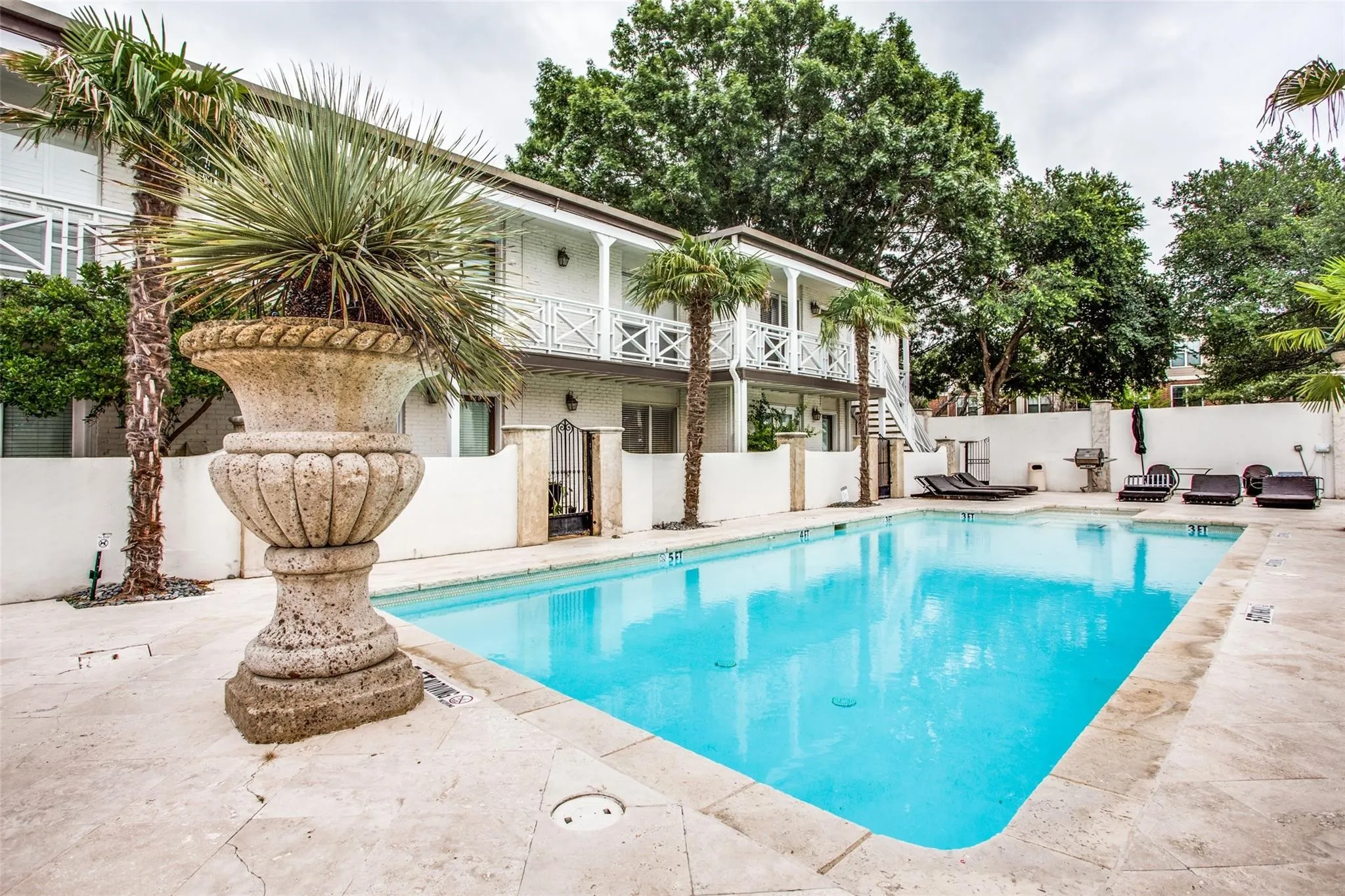 Condominium For Sale in Dallas County , 5937 E University Boulevard 227, Dallas, Texas 75206, 2 Bedrooms, 2 Bathrooms, Garage spaces, 1,118 Sqft, built in 1964, Preowned, Price $180,000, mls#21245279, Real Estate Agent in Dallas, Homes For Sale in Dallas county, Homes For Sale in Dallas, Realtor in Dallas Texas, Real Estate Brokerage Independent Realty Texas, Luminita Cordes Realtor