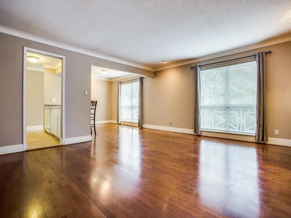 Condominium For Sale in Dallas County , 5937 E University Boulevard 227, Dallas, Texas 75206, 2 Bedrooms, 2 Bathrooms, Garage spaces, 1,118 Sqft, built in 1964, Preowned, Price $180,000, mls#21245279, Real Estate Agent in Dallas, Homes For Sale in Dallas county, Homes For Sale in Dallas, Realtor in Dallas Texas, Real Estate Brokerage Independent Realty Texas, Luminita Cordes Realtor