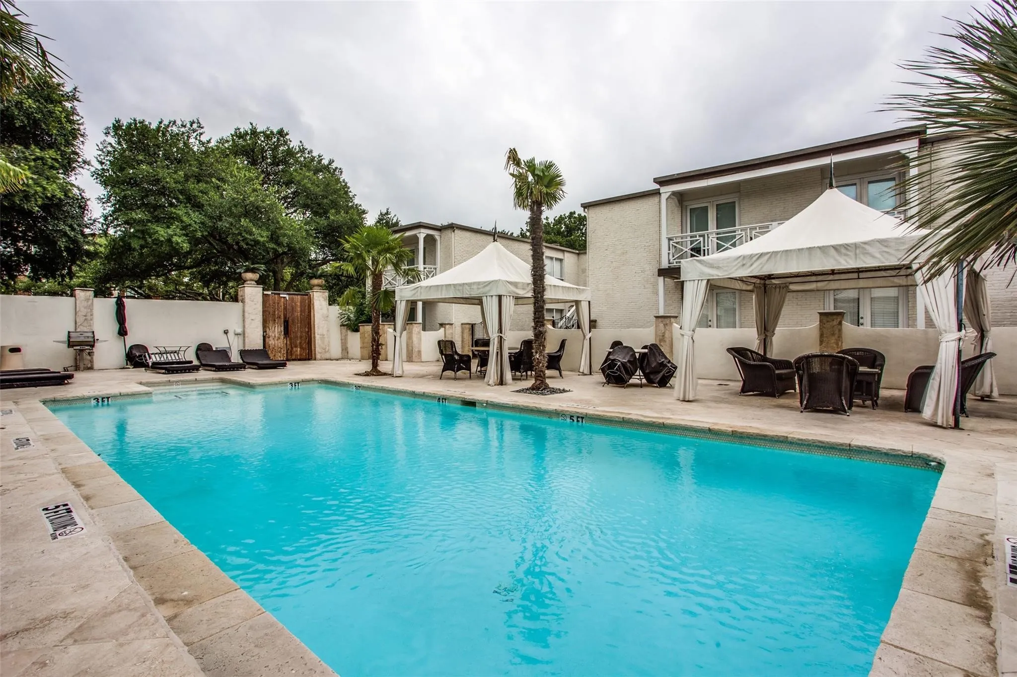 Condominium For Sale in Dallas County , 5937 E University Boulevard 227, Dallas, Texas 75206, 2 Bedrooms, 2 Bathrooms, Garage spaces, 1,118 Sqft, built in 1964, Preowned, Price $180,000, mls#21245279, Real Estate Agent in Dallas, Homes For Sale in Dallas county, Homes For Sale in Dallas, Realtor in Dallas Texas, Real Estate Brokerage Independent Realty Texas, Luminita Cordes Realtor