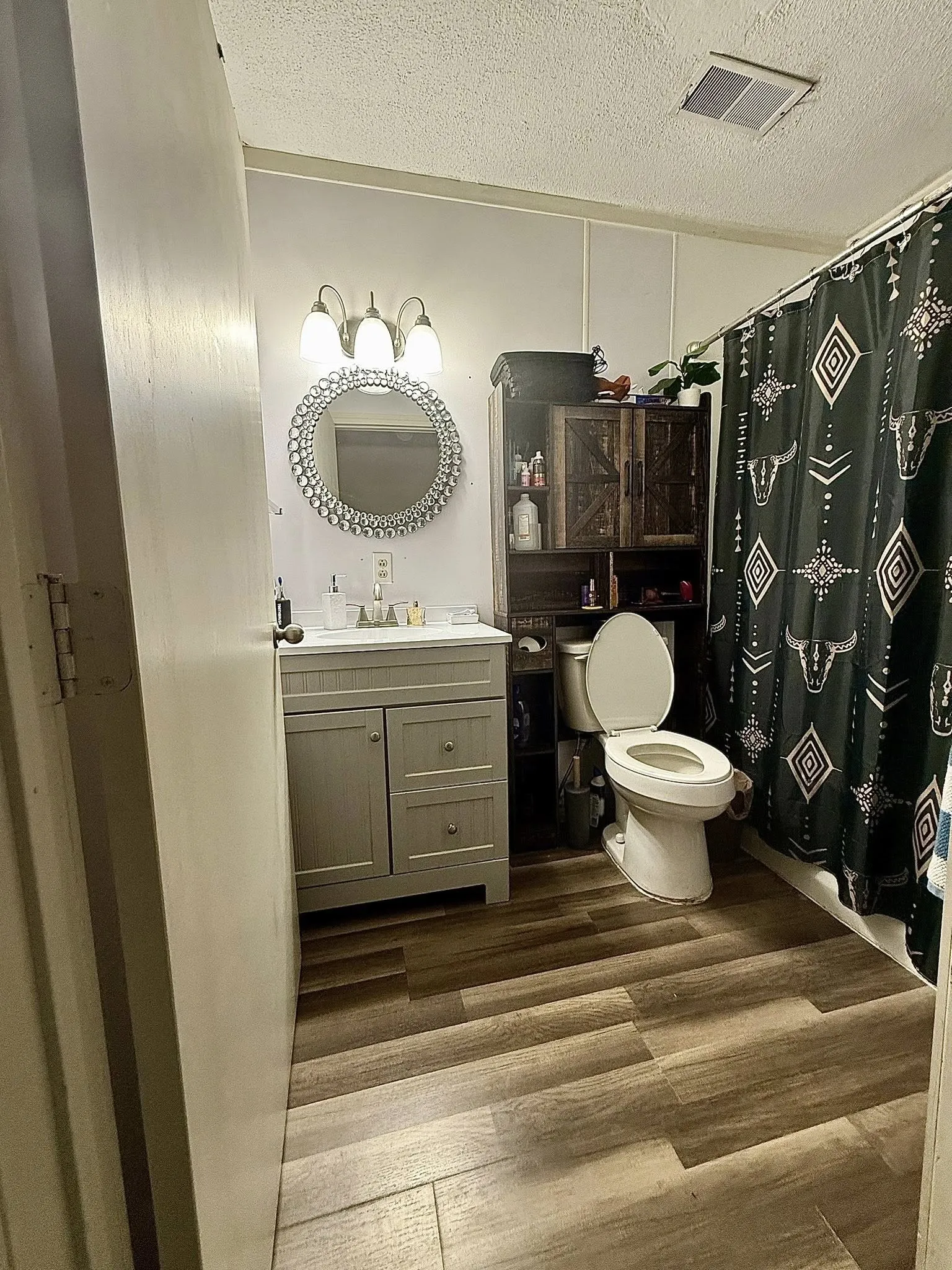 Single Family Residence For Sale in Parker County , 608 Beverly Drive, Willow Park, Texas 76008, 3 Bedrooms, 2 Bathrooms, Garage spaces, 2,040 Sqft, built in 1988, Price $280,000, mls#21225571, Real Estate Agent in Willow Park, Homes For Sale in Parker county, Homes For Sale in Willow Park, Realtor in Willow Park Texas, Real Estate Brokerage Independent Realty Texas, Luminita Cordes Realtor