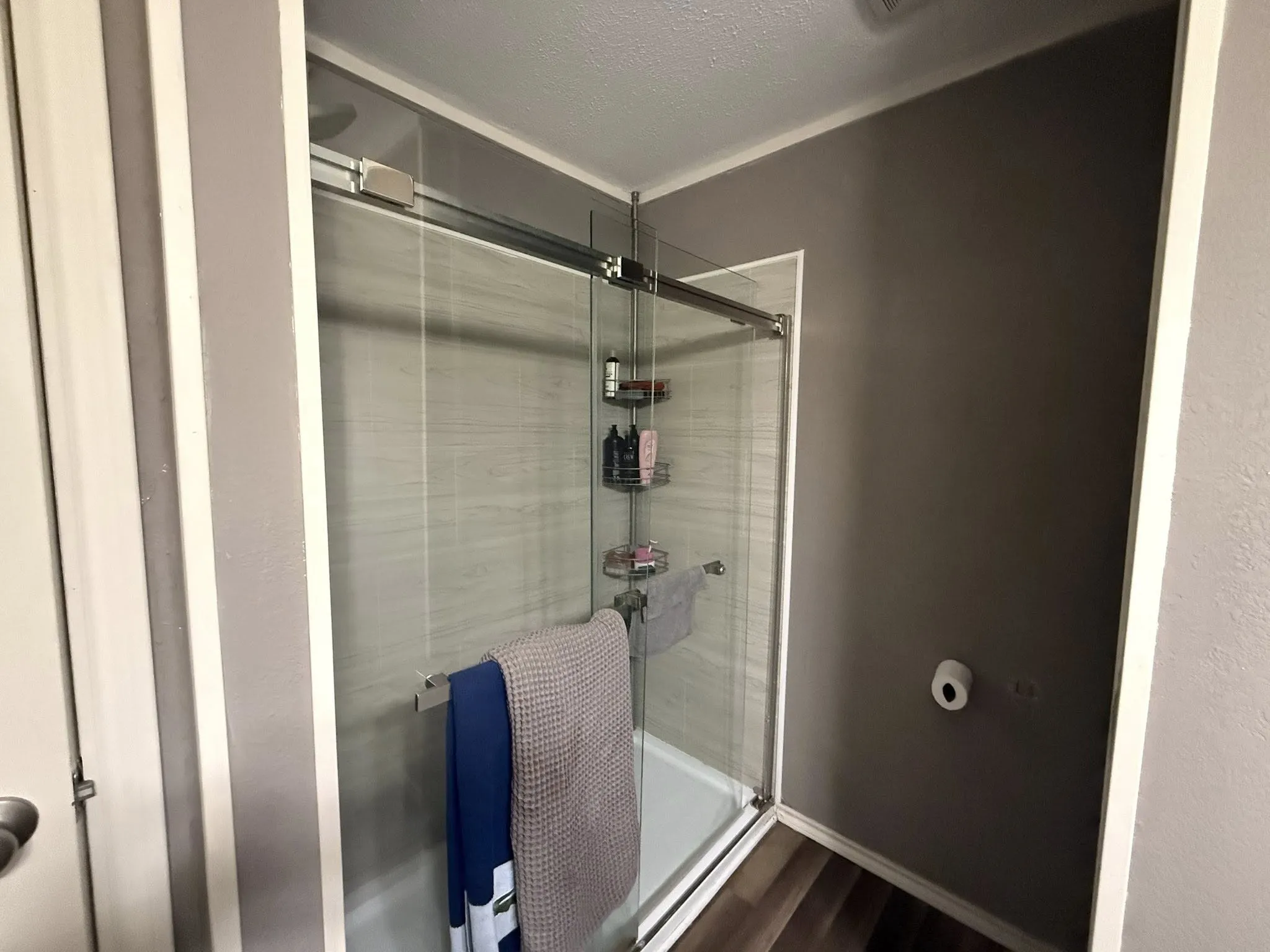 Single Family Residence For Sale in Parker County , 608 Beverly Drive, Willow Park, Texas 76008, 3 Bedrooms, 2 Bathrooms, Garage spaces, 2,040 Sqft, built in 1988, Price $280,000, mls#21225571, Real Estate Agent in Willow Park, Homes For Sale in Parker county, Homes For Sale in Willow Park, Realtor in Willow Park Texas, Real Estate Brokerage Independent Realty Texas, Luminita Cordes Realtor