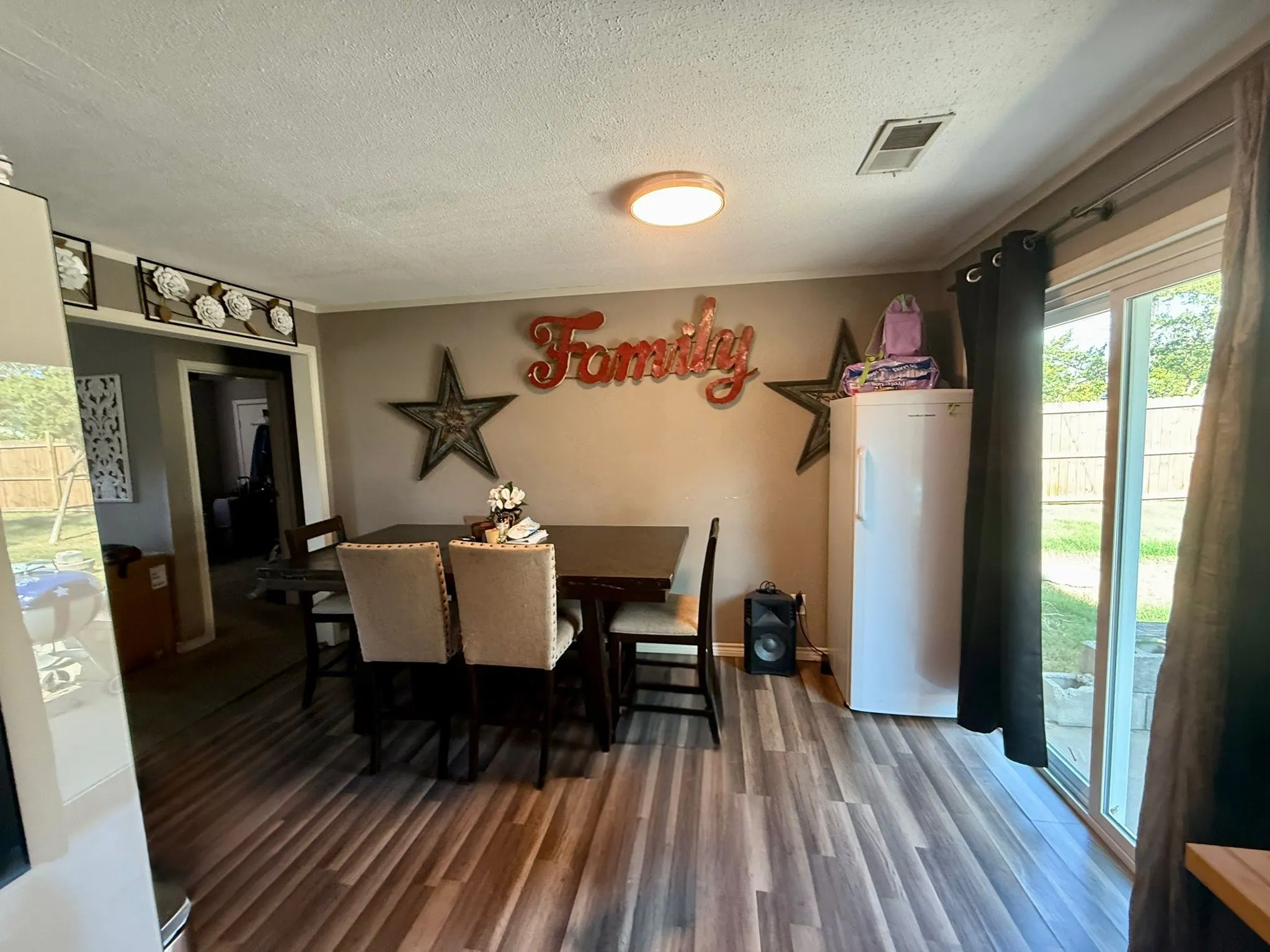 Single Family Residence For Sale in Parker County , 608 Beverly Drive, Willow Park, Texas 76008, 3 Bedrooms, 2 Bathrooms, Garage spaces, 2,040 Sqft, built in 1988, Price $280,000, mls#21225571, Real Estate Agent in Willow Park, Homes For Sale in Parker county, Homes For Sale in Willow Park, Realtor in Willow Park Texas, Real Estate Brokerage Independent Realty Texas, Luminita Cordes Realtor