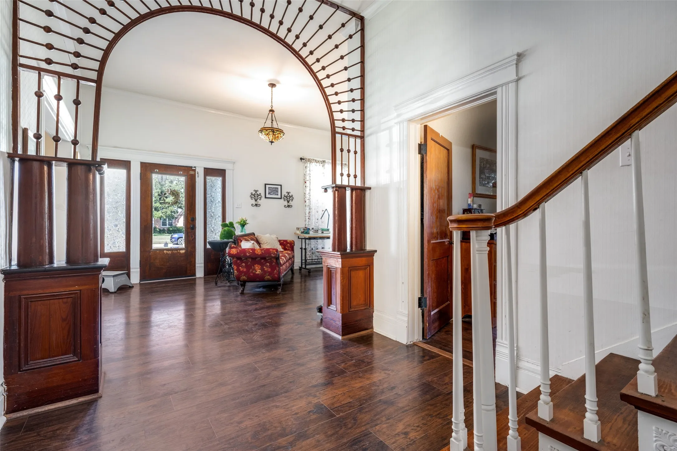 Single Family Residence For Sale in Montague County , 310 E Tarrant Street, Bowie, Texas 76230, 4 Bedroom, 3 Bathroom, 3 Garage spaces, 2,684 Sqft, built in 1907, Preowned, mls#21245306, Real Estate Agent in Bowie, Homes For Sale in Montague county, Homes For Sale in Bowie, Realtor in Bowie Texas, Real Estate Brokerage Independent Realty Texas, Luminita Cordes Realtor
