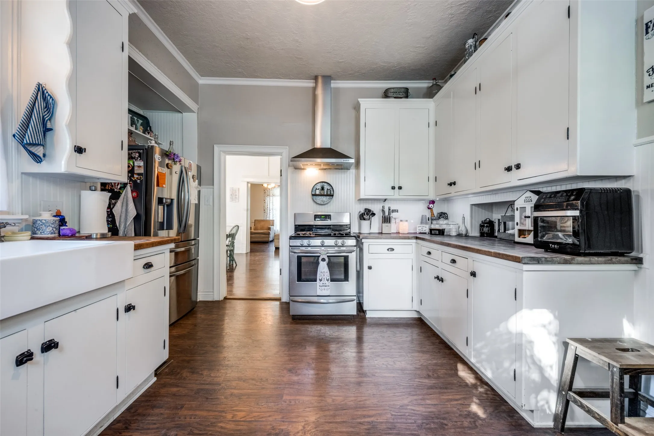 Single Family Residence For Sale in Montague County , 310 E Tarrant Street, Bowie, Texas 76230, 4 Bedroom, 3 Bathroom, 3 Garage spaces, 2,684 Sqft, built in 1907, Preowned, mls#21245306, Real Estate Agent in Bowie, Homes For Sale in Montague county, Homes For Sale in Bowie, Realtor in Bowie Texas, Real Estate Brokerage Independent Realty Texas, Luminita Cordes Realtor