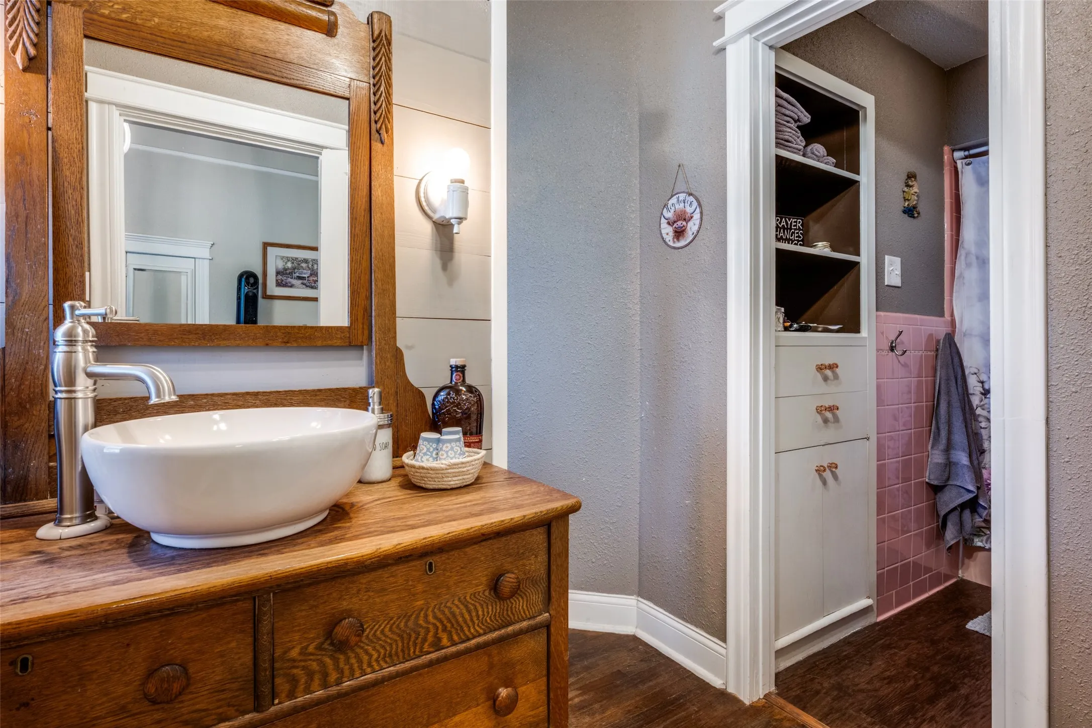 Single Family Residence For Sale in Montague County , 310 E Tarrant Street, Bowie, Texas 76230, 4 Bedroom, 3 Bathroom, 3 Garage spaces, 2,684 Sqft, built in 1907, Preowned, mls#21245306, Real Estate Agent in Bowie, Homes For Sale in Montague county, Homes For Sale in Bowie, Realtor in Bowie Texas, Real Estate Brokerage Independent Realty Texas, Luminita Cordes Realtor