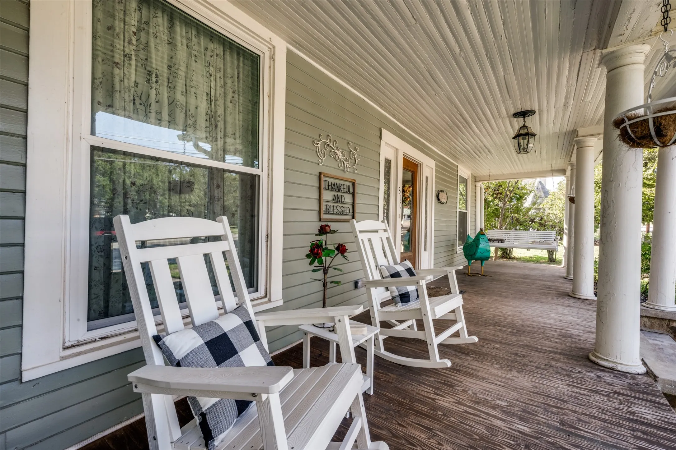 Single Family Residence For Sale in Montague County , 310 E Tarrant Street, Bowie, Texas 76230, 4 Bedroom, 3 Bathroom, 3 Garage spaces, 2,684 Sqft, built in 1907, Preowned, mls#21245306, Real Estate Agent in Bowie, Homes For Sale in Montague county, Homes For Sale in Bowie, Realtor in Bowie Texas, Real Estate Brokerage Independent Realty Texas, Luminita Cordes Realtor