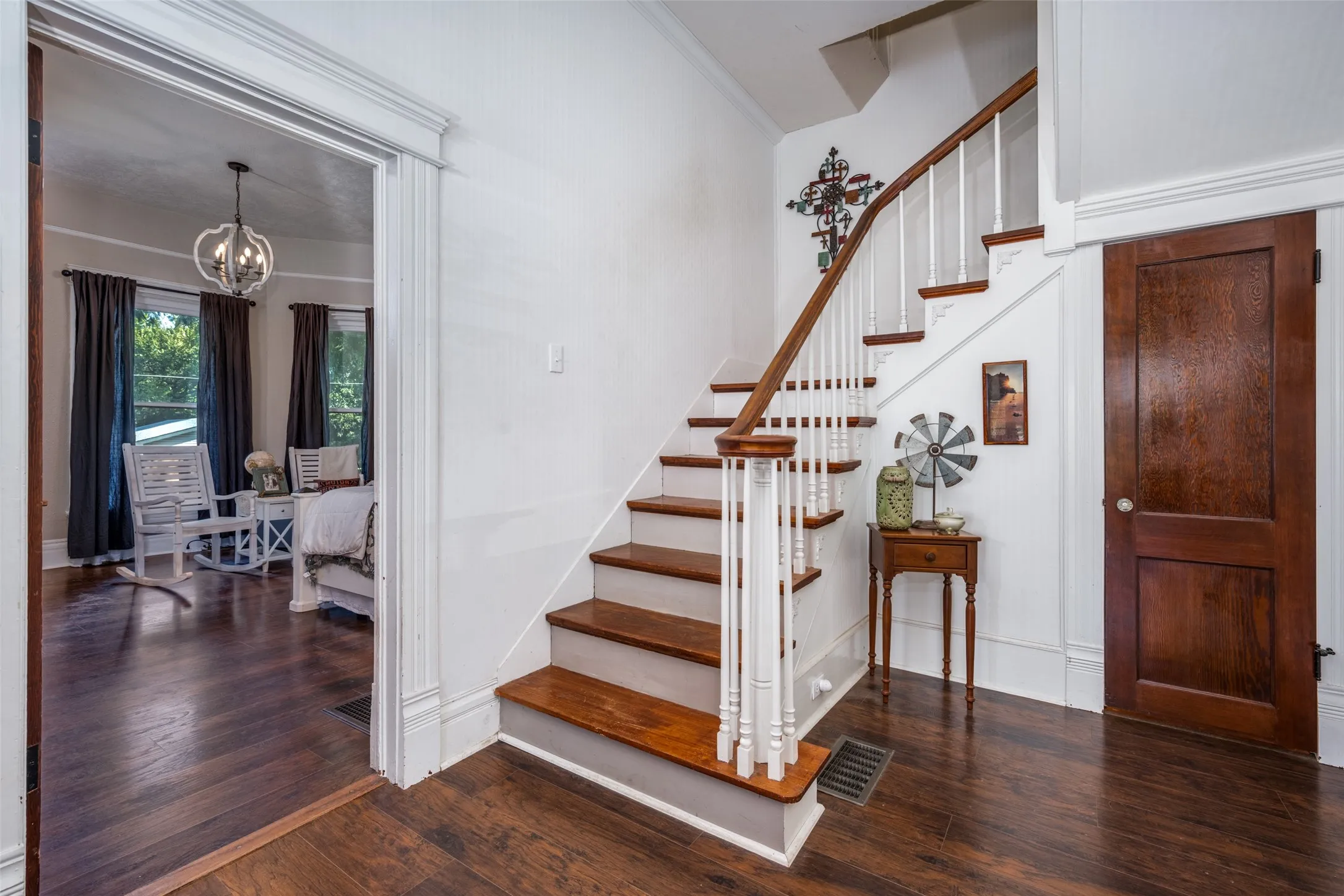 Single Family Residence For Sale in Montague County , 310 E Tarrant Street, Bowie, Texas 76230, 4 Bedroom, 3 Bathroom, 3 Garage spaces, 2,684 Sqft, built in 1907, Preowned, mls#21245306, Real Estate Agent in Bowie, Homes For Sale in Montague county, Homes For Sale in Bowie, Realtor in Bowie Texas, Real Estate Brokerage Independent Realty Texas, Luminita Cordes Realtor