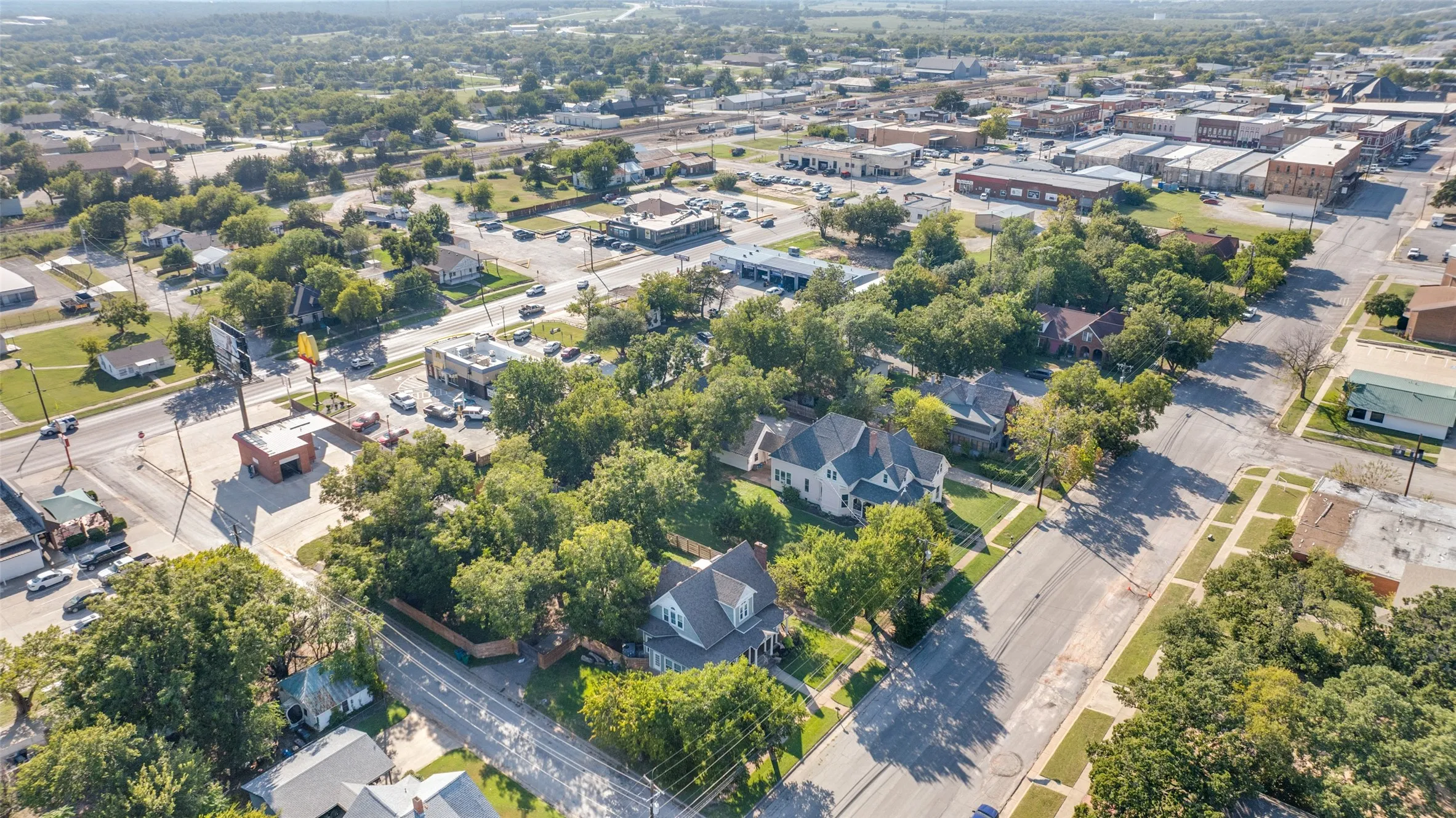 Single Family Residence For Sale in Montague County , 310 E Tarrant Street, Bowie, Texas 76230, 4 Bedroom, 3 Bathroom, 3 Garage spaces, 2,684 Sqft, built in 1907, Preowned, mls#21245306, Real Estate Agent in Bowie, Homes For Sale in Montague county, Homes For Sale in Bowie, Realtor in Bowie Texas, Real Estate Brokerage Independent Realty Texas, Luminita Cordes Realtor
