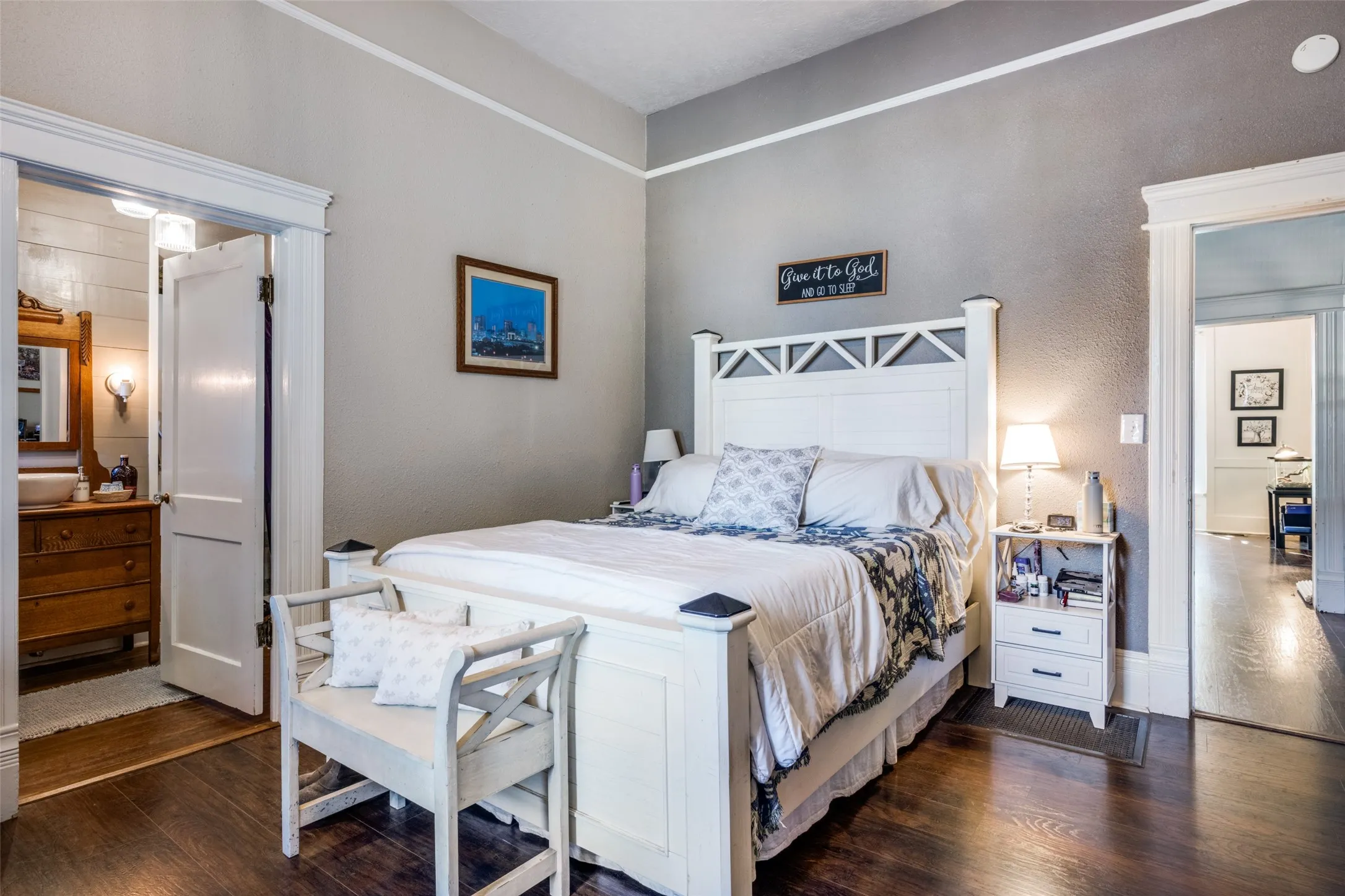 Single Family Residence For Sale in Montague County , 310 E Tarrant Street, Bowie, Texas 76230, 4 Bedroom, 3 Bathroom, 3 Garage spaces, 2,684 Sqft, built in 1907, Preowned, mls#21245306, Real Estate Agent in Bowie, Homes For Sale in Montague county, Homes For Sale in Bowie, Realtor in Bowie Texas, Real Estate Brokerage Independent Realty Texas, Luminita Cordes Realtor