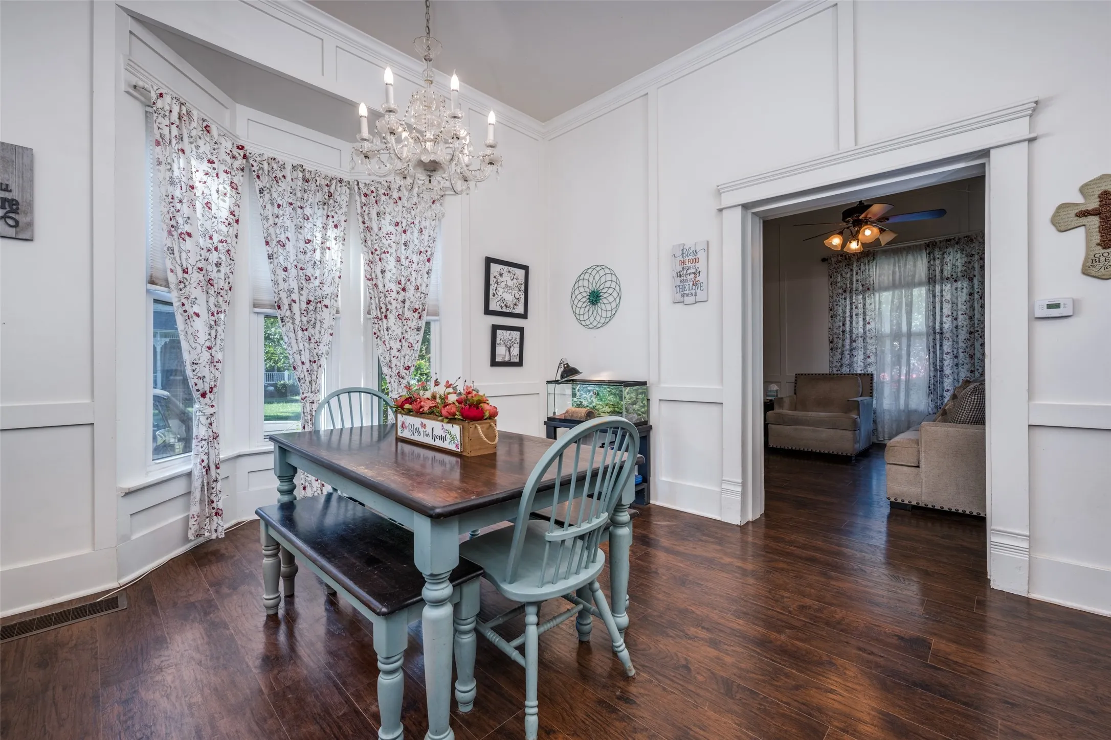Single Family Residence For Sale in Montague County , 310 E Tarrant Street, Bowie, Texas 76230, 4 Bedroom, 3 Bathroom, 3 Garage spaces, 2,684 Sqft, built in 1907, Preowned, mls#21245306, Real Estate Agent in Bowie, Homes For Sale in Montague county, Homes For Sale in Bowie, Realtor in Bowie Texas, Real Estate Brokerage Independent Realty Texas, Luminita Cordes Realtor