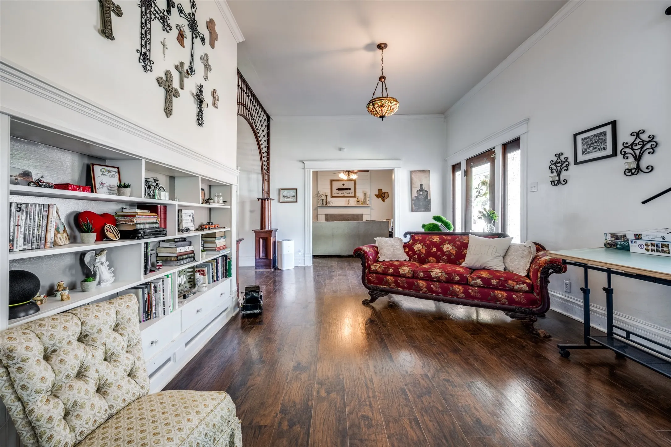 Single Family Residence For Sale in Montague County , 310 E Tarrant Street, Bowie, Texas 76230, 4 Bedroom, 3 Bathroom, 3 Garage spaces, 2,684 Sqft, built in 1907, Preowned, mls#21245306, Real Estate Agent in Bowie, Homes For Sale in Montague county, Homes For Sale in Bowie, Realtor in Bowie Texas, Real Estate Brokerage Independent Realty Texas, Luminita Cordes Realtor