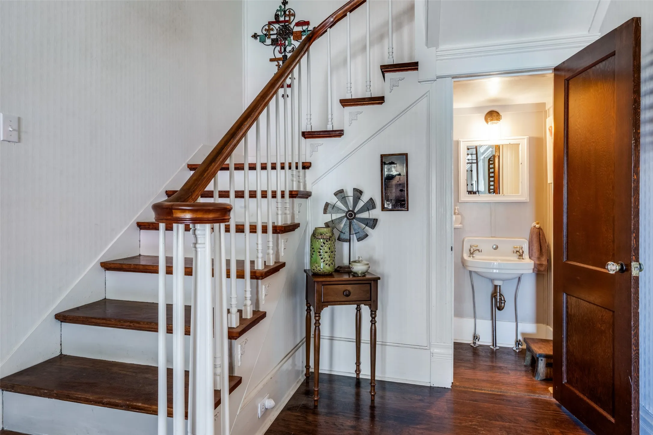 Single Family Residence For Sale in Montague County , 310 E Tarrant Street, Bowie, Texas 76230, 4 Bedroom, 3 Bathroom, 3 Garage spaces, 2,684 Sqft, built in 1907, Preowned, mls#21245306, Real Estate Agent in Bowie, Homes For Sale in Montague county, Homes For Sale in Bowie, Realtor in Bowie Texas, Real Estate Brokerage Independent Realty Texas, Luminita Cordes Realtor