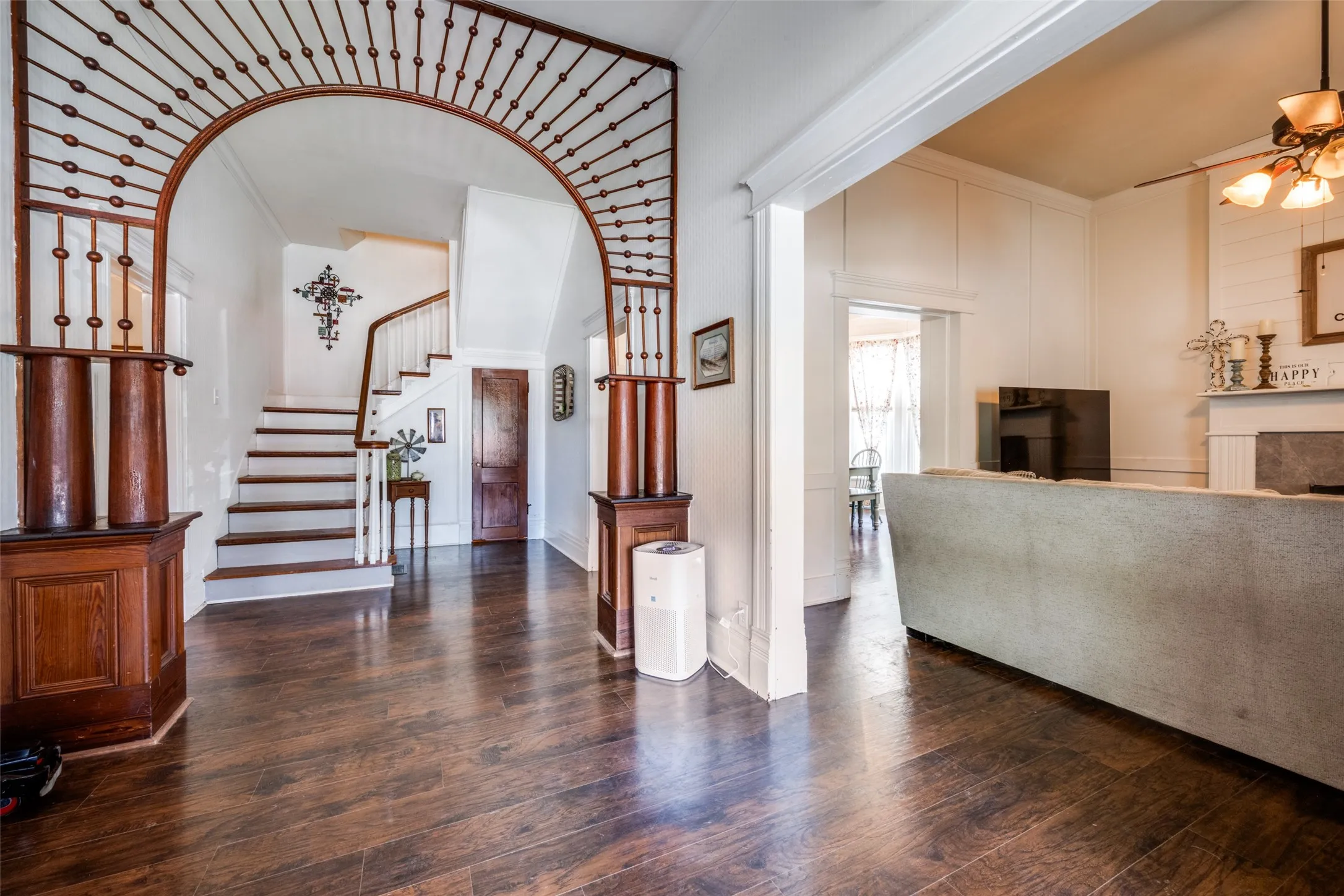 Single Family Residence For Sale in Montague County , 310 E Tarrant Street, Bowie, Texas 76230, 4 Bedroom, 3 Bathroom, 3 Garage spaces, 2,684 Sqft, built in 1907, Preowned, mls#21245306, Real Estate Agent in Bowie, Homes For Sale in Montague county, Homes For Sale in Bowie, Realtor in Bowie Texas, Real Estate Brokerage Independent Realty Texas, Luminita Cordes Realtor