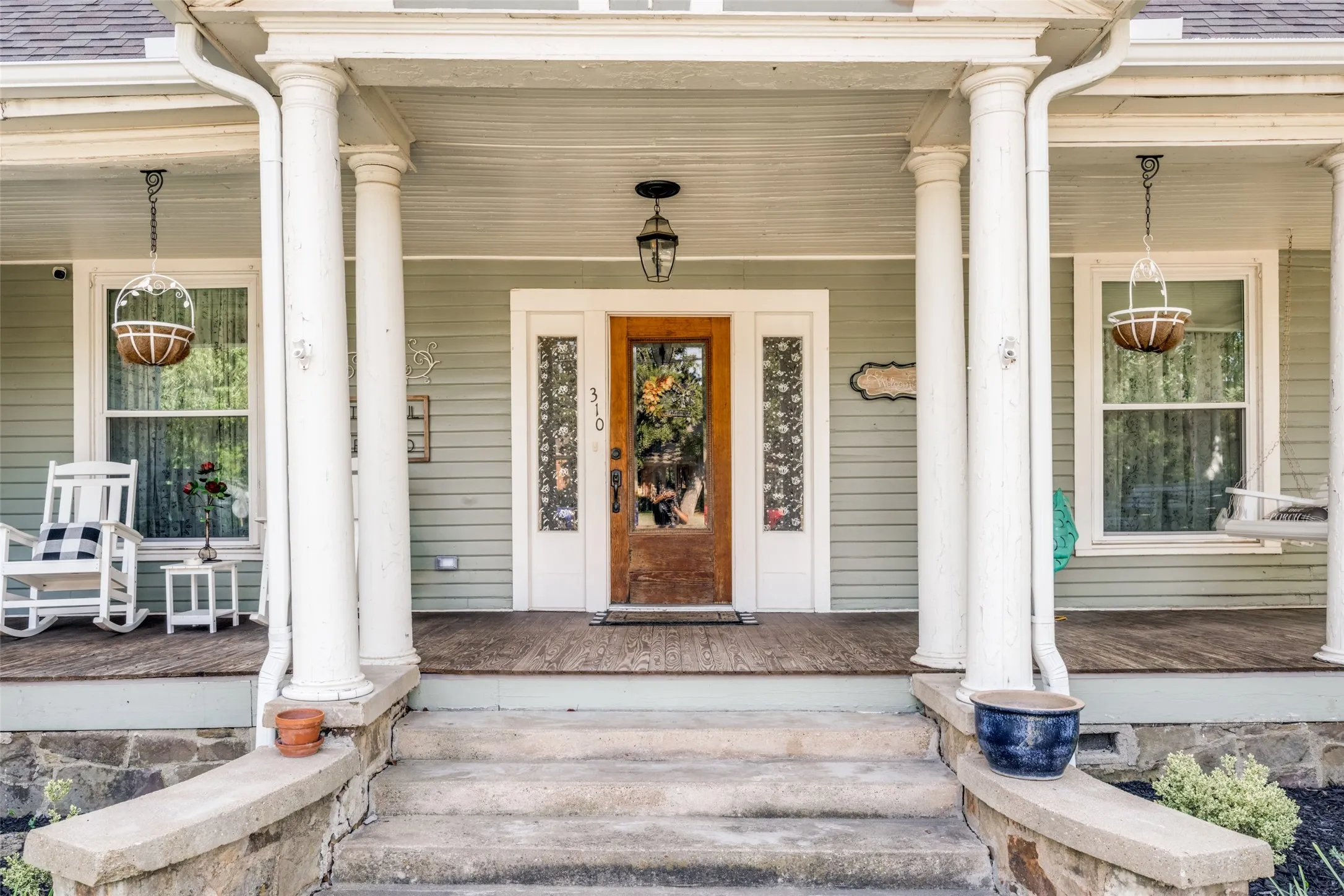Single Family Residence For Sale in Montague County , 310 E Tarrant Street, Bowie, Texas 76230, 4 Bedroom, 3 Bathroom, 3 Garage spaces, 2,684 Sqft, built in 1907, Preowned, mls#21245306, Real Estate Agent in Bowie, Homes For Sale in Montague county, Homes For Sale in Bowie, Realtor in Bowie Texas, Real Estate Brokerage Independent Realty Texas, Luminita Cordes Realtor