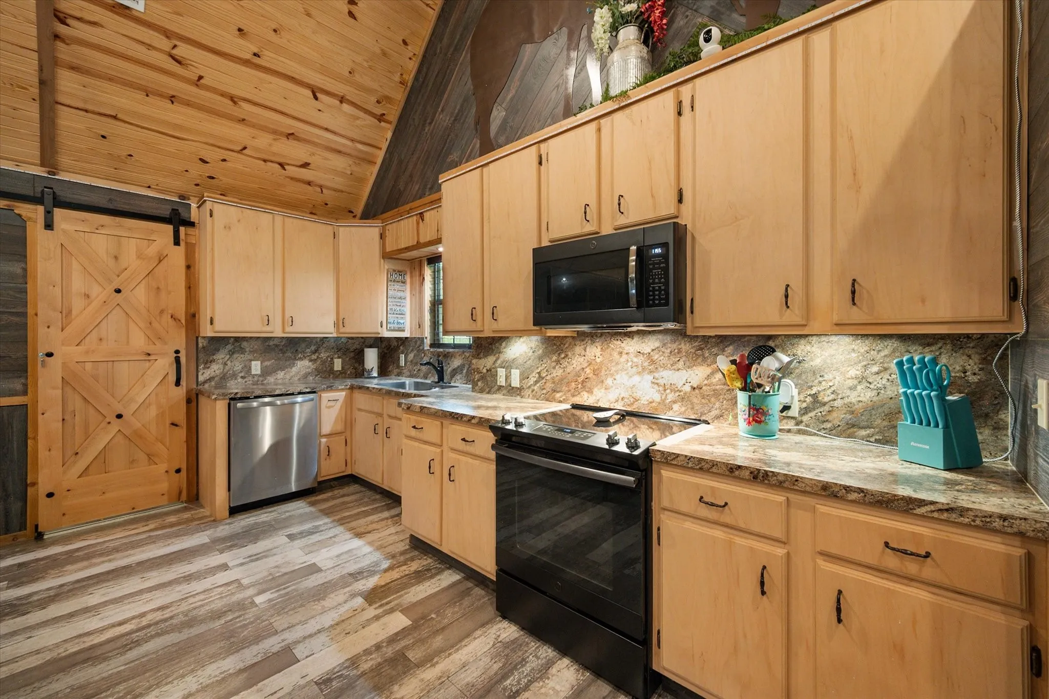 Single Family Residence For Sale in Navarro County , 130 SE County Road 3085, Corsicana, Texas 75109, 4 Bedroom, 3 Bathroom, 2 Garage spaces, 2,699 Sqft, built in 2019, Preowned, Price $539,000, mls#21236226, Real Estate Agent in Corsicana, Homes For Sale in Navarro county, Homes For Sale in Corsicana, Realtor in Corsicana Texas, Real Estate Brokerage Independent Realty Texas, Luminita Cordes Realtor