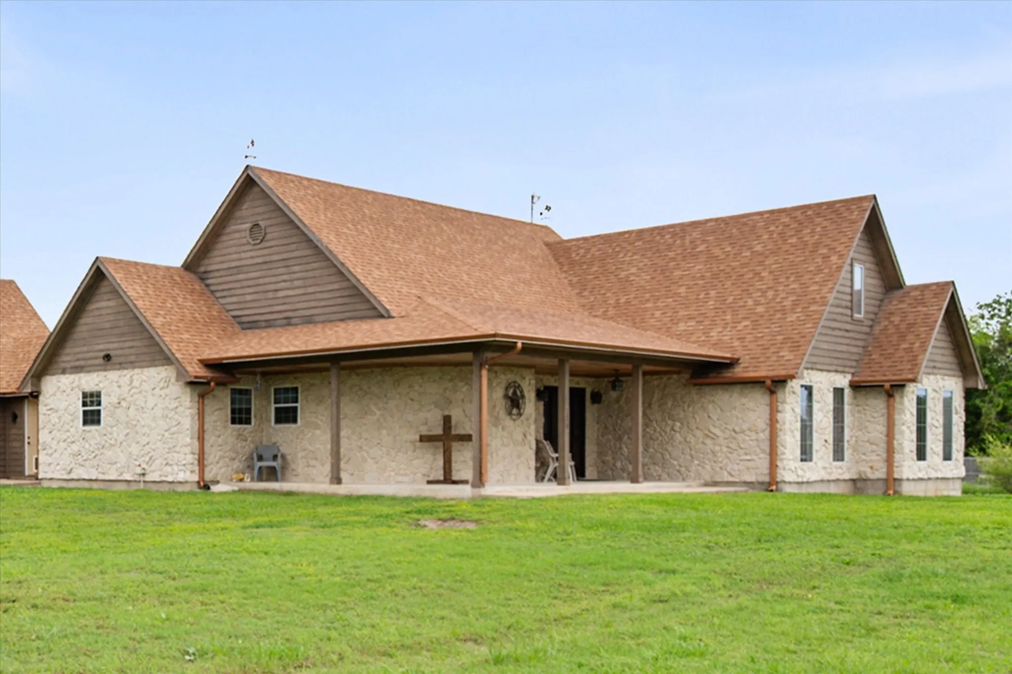 Single Family Residence For Sale in Navarro County , 130 SE County Road 3085, Corsicana, Texas 75109, 4 Bedroom, 3 Bathroom, 2 Garage spaces, 2,699 Sqft, built in 2019, Preowned, Price $539,000, mls#21236226, Real Estate Agent in Corsicana, Homes For Sale in Navarro county, Homes For Sale in Corsicana, Realtor in Corsicana Texas, Real Estate Brokerage Independent Realty Texas, Luminita Cordes Realtor