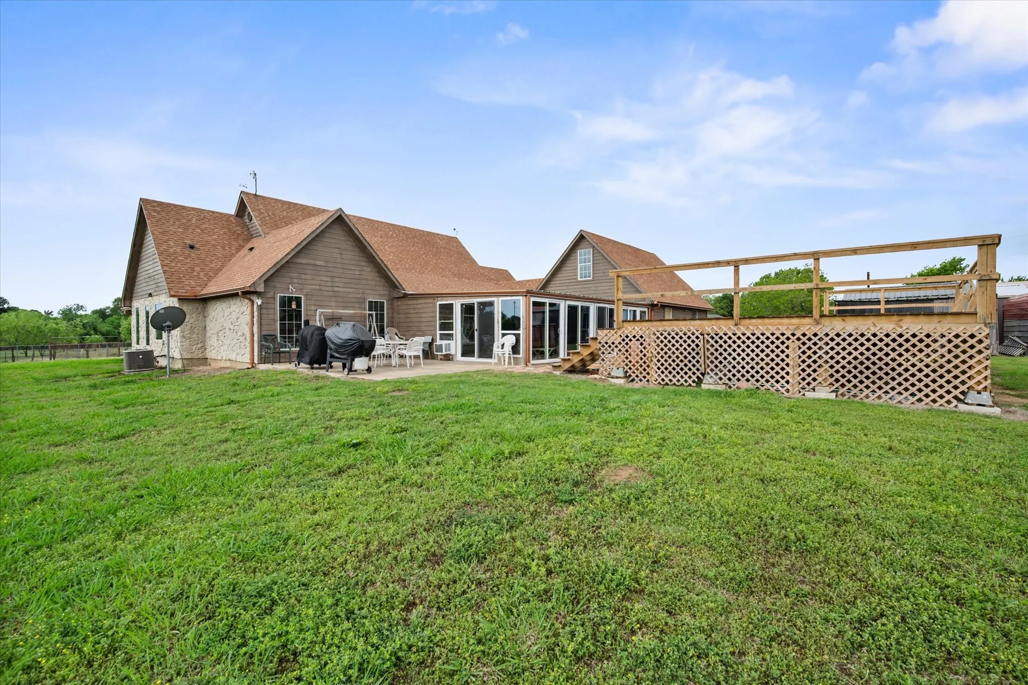 Single Family Residence For Sale in Navarro County , 130 SE County Road 3085, Corsicana, Texas 75109, 4 Bedroom, 3 Bathroom, 2 Garage spaces, 2,699 Sqft, built in 2019, Preowned, Price $539,000, mls#21236226, Real Estate Agent in Corsicana, Homes For Sale in Navarro county, Homes For Sale in Corsicana, Realtor in Corsicana Texas, Real Estate Brokerage Independent Realty Texas, Luminita Cordes Realtor