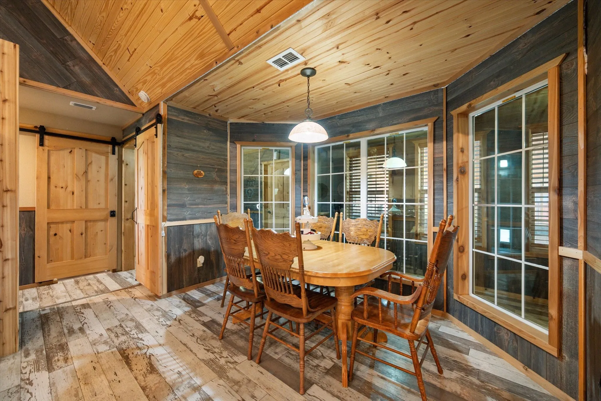 Single Family Residence For Sale in Navarro County , 130 SE County Road 3085, Corsicana, Texas 75109, 4 Bedroom, 3 Bathroom, 2 Garage spaces, 2,699 Sqft, built in 2019, Preowned, Price $539,000, mls#21236226, Real Estate Agent in Corsicana, Homes For Sale in Navarro county, Homes For Sale in Corsicana, Realtor in Corsicana Texas, Real Estate Brokerage Independent Realty Texas, Luminita Cordes Realtor