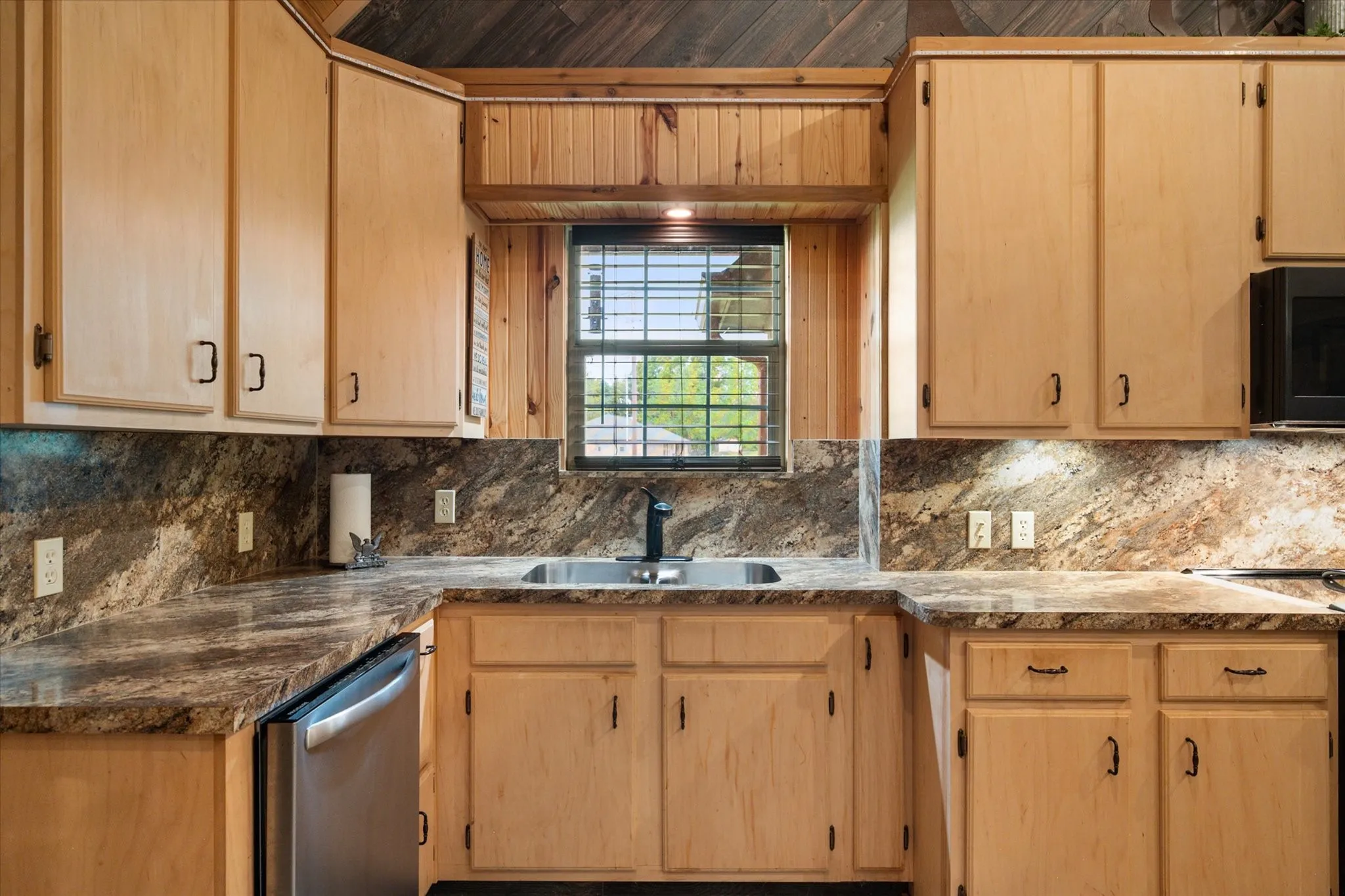 Single Family Residence For Sale in Navarro County , 130 SE County Road 3085, Corsicana, Texas 75109, 4 Bedroom, 3 Bathroom, 2 Garage spaces, 2,699 Sqft, built in 2019, Preowned, Price $539,000, mls#21236226, Real Estate Agent in Corsicana, Homes For Sale in Navarro county, Homes For Sale in Corsicana, Realtor in Corsicana Texas, Real Estate Brokerage Independent Realty Texas, Luminita Cordes Realtor