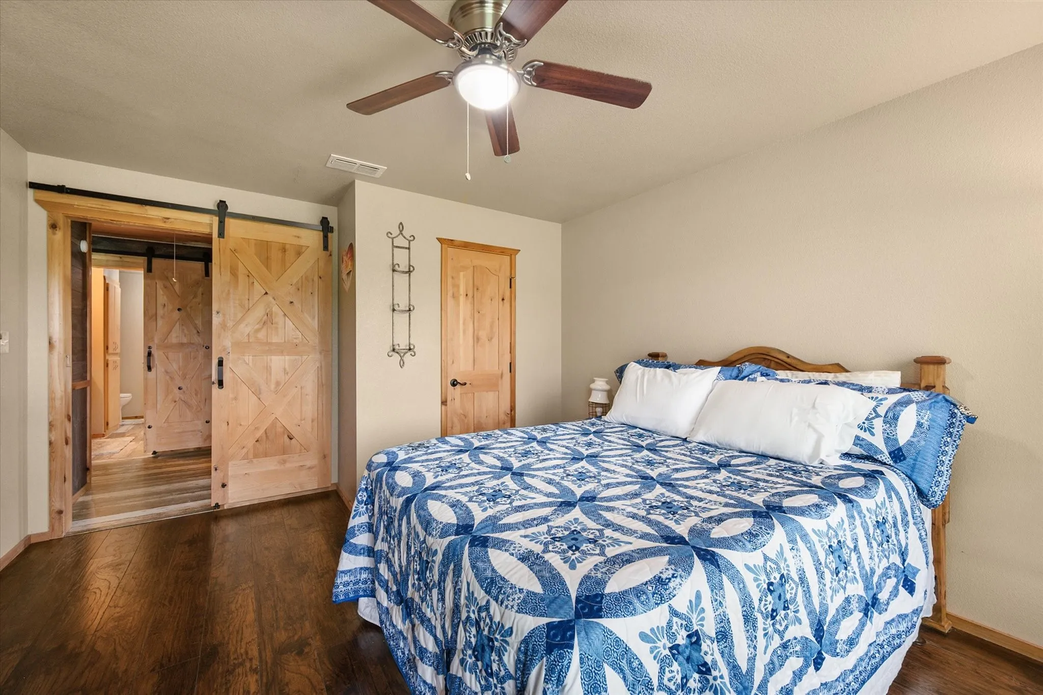 Single Family Residence For Sale in Navarro County , 130 SE County Road 3085, Corsicana, Texas 75109, 4 Bedroom, 3 Bathroom, 2 Garage spaces, 2,699 Sqft, built in 2019, Preowned, Price $539,000, mls#21236226, Real Estate Agent in Corsicana, Homes For Sale in Navarro county, Homes For Sale in Corsicana, Realtor in Corsicana Texas, Real Estate Brokerage Independent Realty Texas, Luminita Cordes Realtor