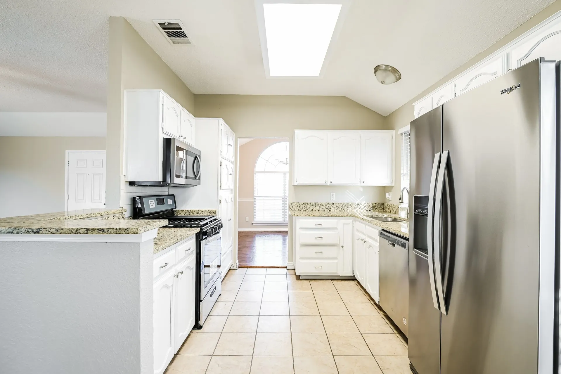 Single Family Residence For Rent in Dallas County , 2620 Buck Drive, Mesquite, Texas 75181, 3 Bedrooms, 2 Bathrooms, 2 Garage spaces, 1,583 Sqft, built in 1995, Preowned, Price $1,885, mls#21245309, Real Estate Agent in Mesquite, Homes For Rent in Dallas county, Homes For Rent in Mesquite, Realtor in Mesquite Texas, Real Estate Brokerage Independent Realty Texas, Luminita Cordes Realtor