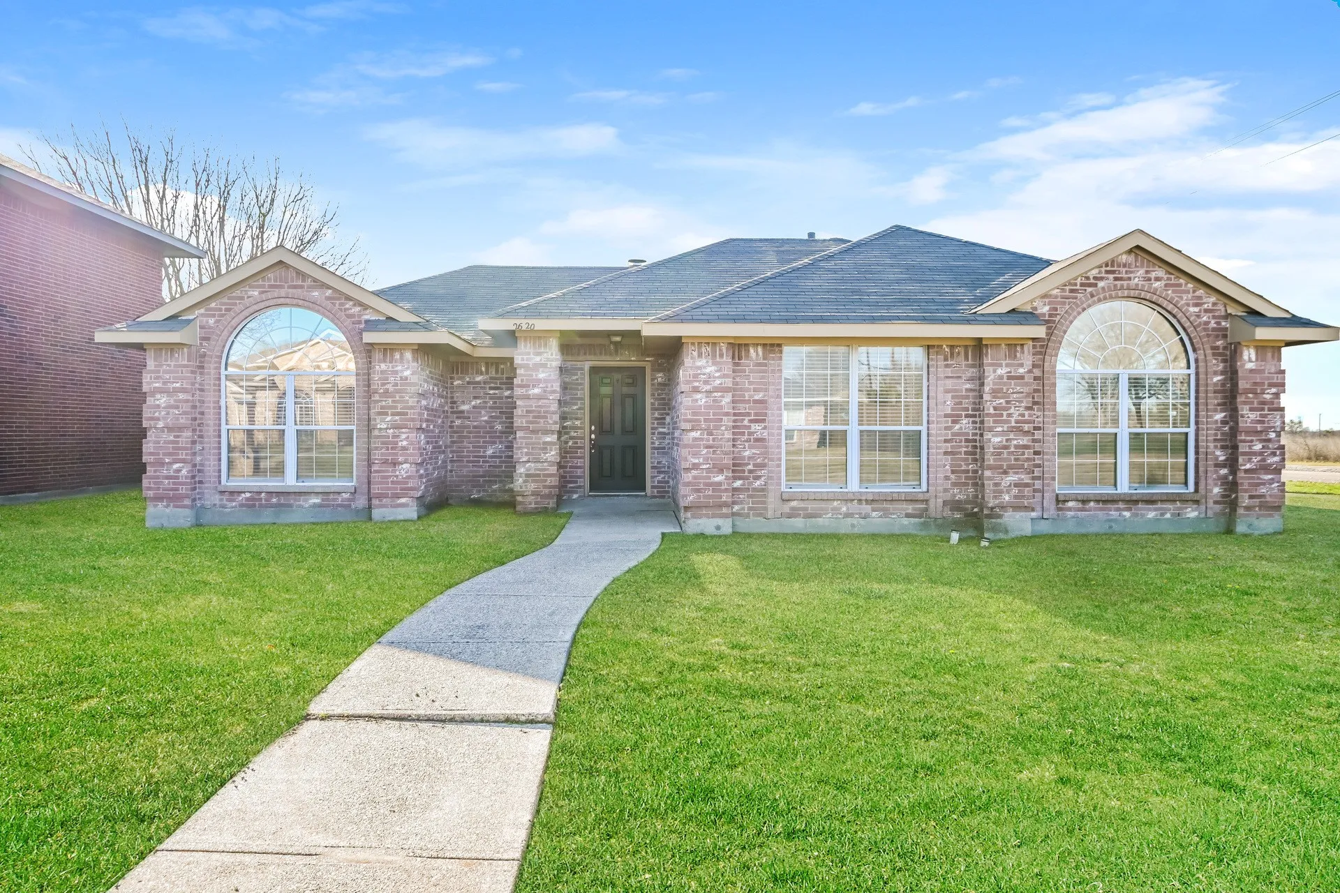 Single Family Residence For Rent in Dallas County , 2620 Buck Drive, Mesquite, Texas 75181, 3 Bedrooms, 2 Bathrooms, 2 Garage spaces, 1,583 Sqft, built in 1995, Preowned, Price $1,885, mls#21245309, Real Estate Agent in Mesquite, Homes For Rent in Dallas county, Homes For Rent in Mesquite, Realtor in Mesquite Texas, Real Estate Brokerage Independent Realty Texas, Luminita Cordes Realtor