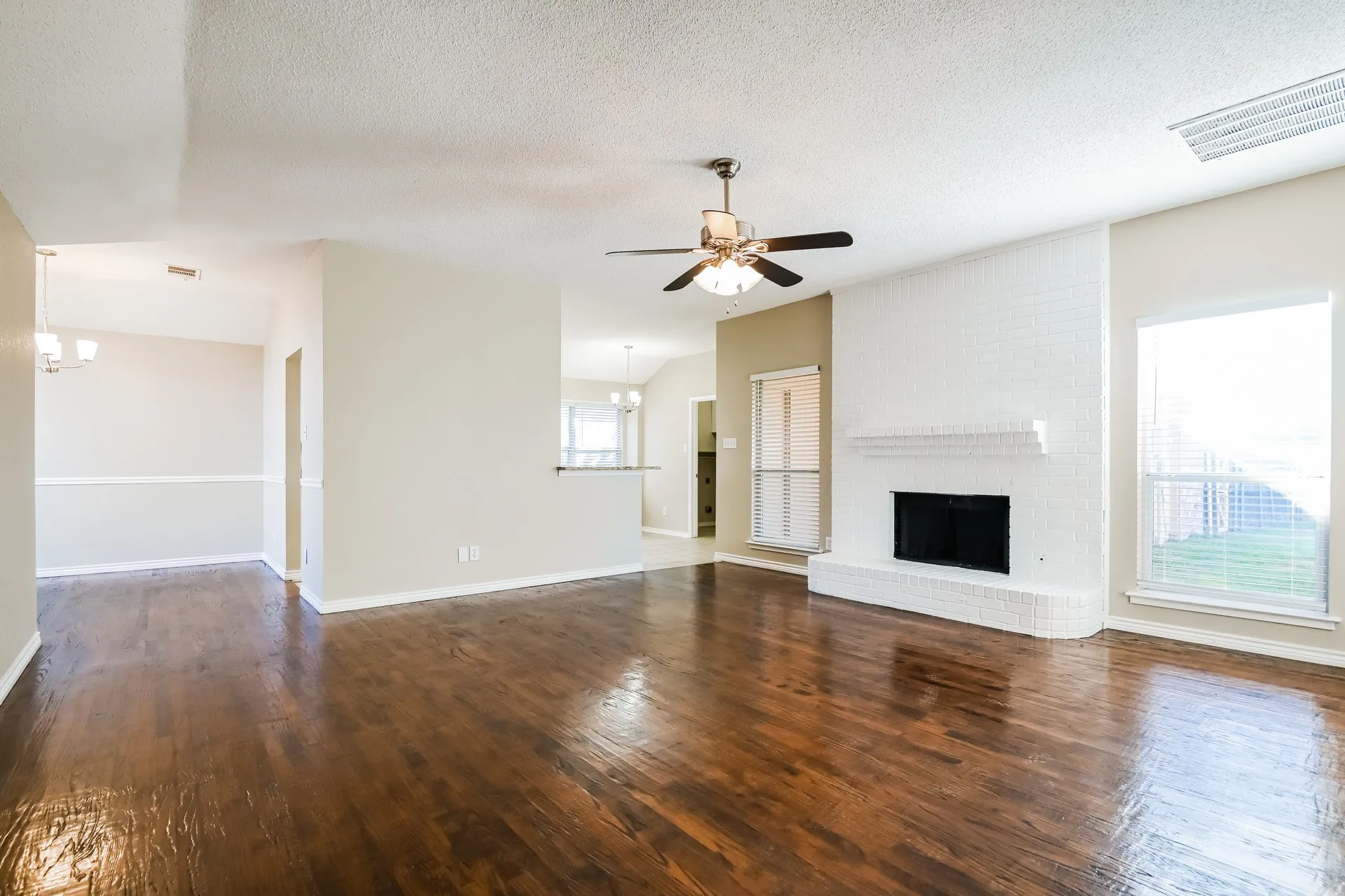 Single Family Residence For Rent in Dallas County , 2620 Buck Drive, Mesquite, Texas 75181, 3 Bedrooms, 2 Bathrooms, 2 Garage spaces, 1,583 Sqft, built in 1995, Preowned, Price $1,885, mls#21245309, Real Estate Agent in Mesquite, Homes For Rent in Dallas county, Homes For Rent in Mesquite, Realtor in Mesquite Texas, Real Estate Brokerage Independent Realty Texas, Luminita Cordes Realtor
