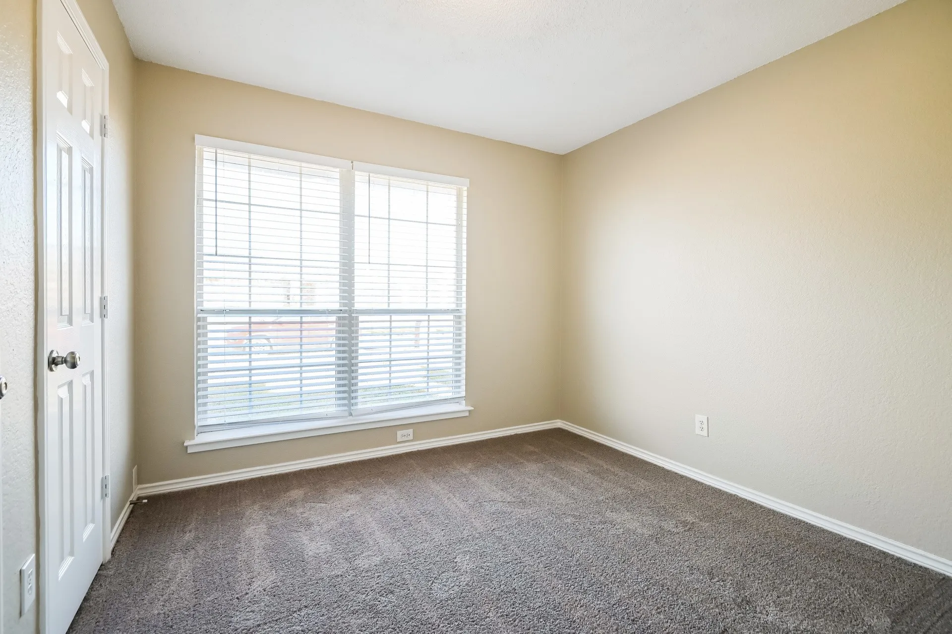 Single Family Residence For Rent in Dallas County , 2620 Buck Drive, Mesquite, Texas 75181, 3 Bedrooms, 2 Bathrooms, 2 Garage spaces, 1,583 Sqft, built in 1995, Preowned, Price $1,885, mls#21245309, Real Estate Agent in Mesquite, Homes For Rent in Dallas county, Homes For Rent in Mesquite, Realtor in Mesquite Texas, Real Estate Brokerage Independent Realty Texas, Luminita Cordes Realtor