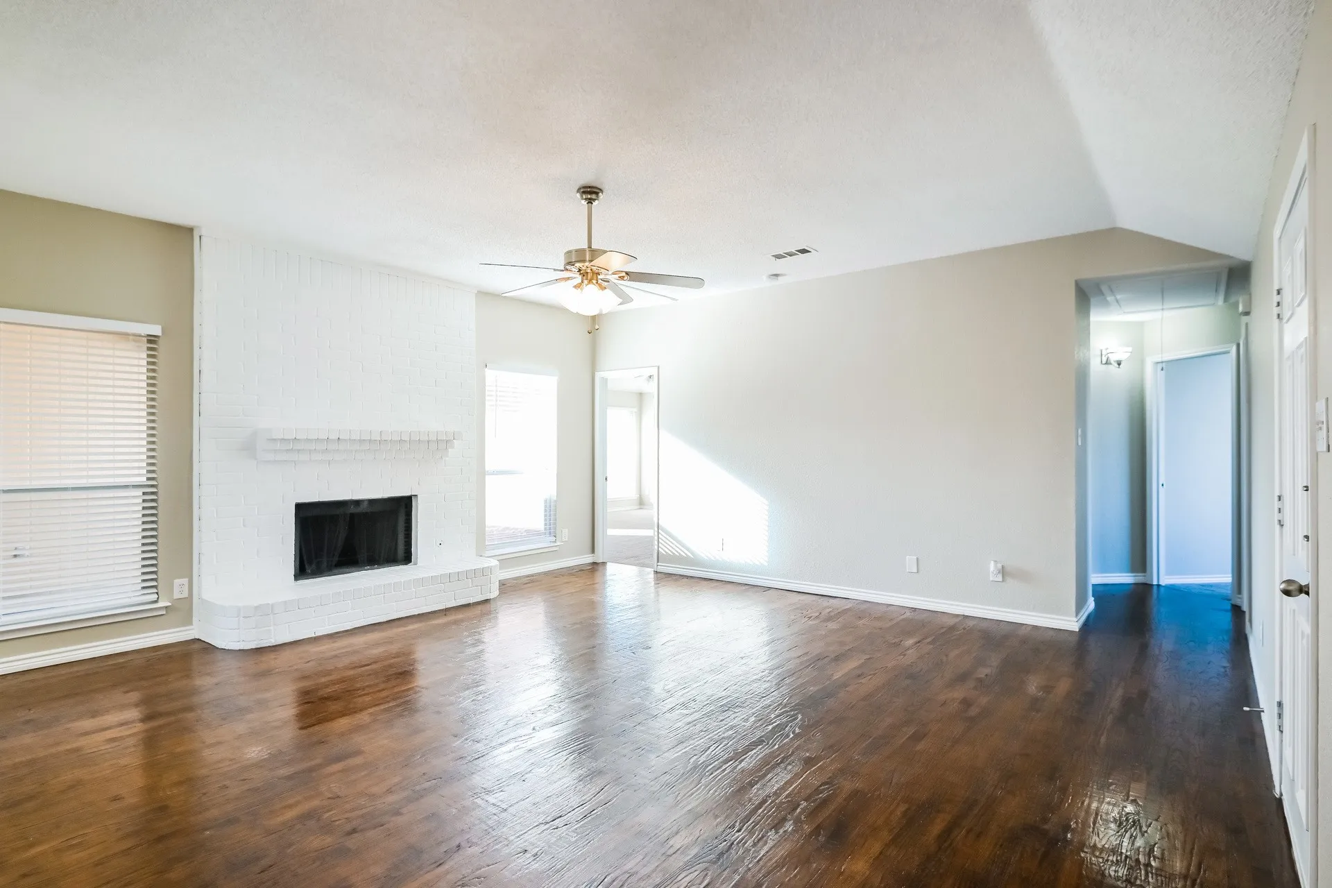 Single Family Residence For Rent in Dallas County , 2620 Buck Drive, Mesquite, Texas 75181, 3 Bedrooms, 2 Bathrooms, 2 Garage spaces, 1,583 Sqft, built in 1995, Preowned, Price $1,885, mls#21245309, Real Estate Agent in Mesquite, Homes For Rent in Dallas county, Homes For Rent in Mesquite, Realtor in Mesquite Texas, Real Estate Brokerage Independent Realty Texas, Luminita Cordes Realtor