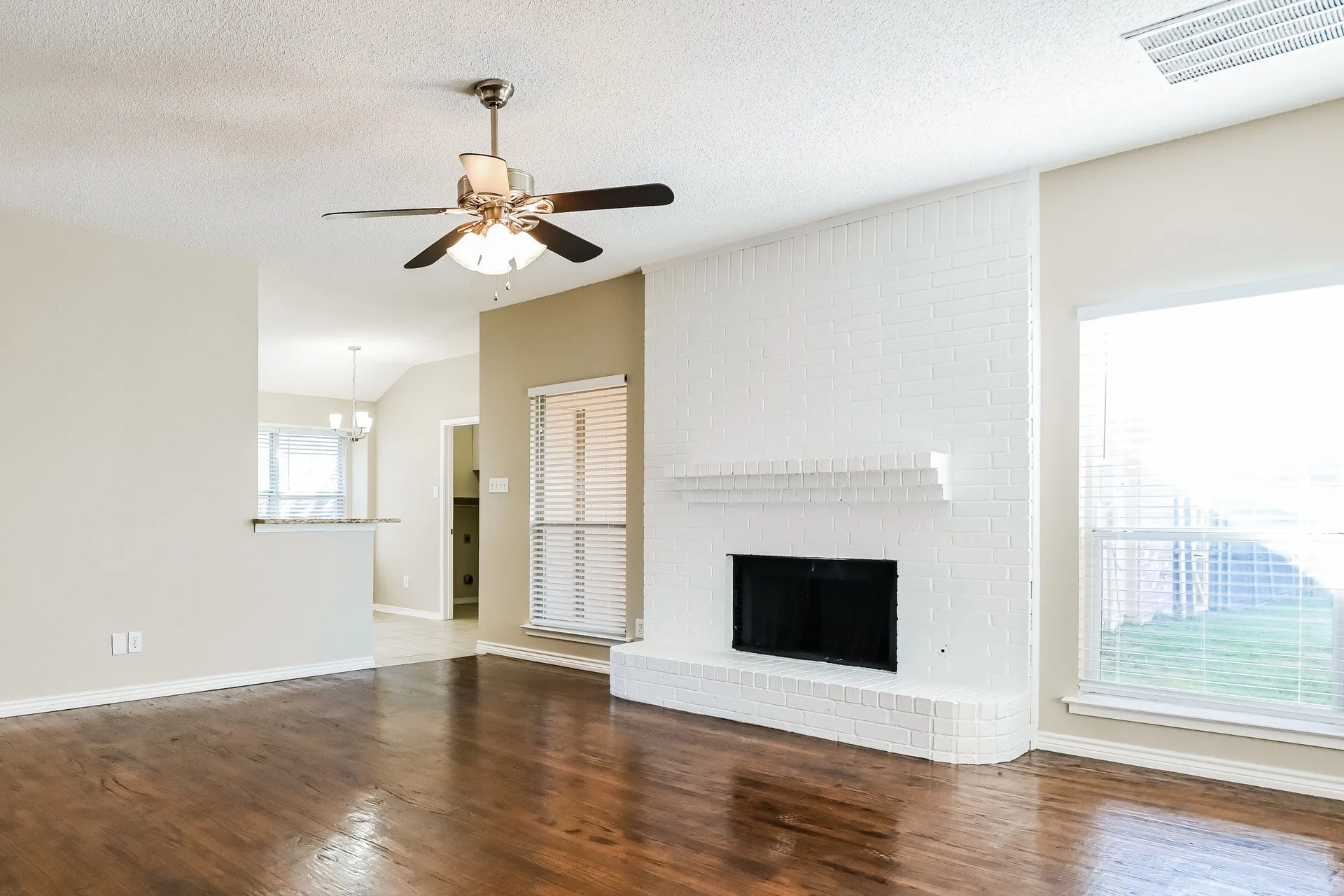 Single Family Residence For Rent in Dallas County , 2620 Buck Drive, Mesquite, Texas 75181, 3 Bedrooms, 2 Bathrooms, 2 Garage spaces, 1,583 Sqft, built in 1995, Preowned, Price $1,885, mls#21245309, Real Estate Agent in Mesquite, Homes For Rent in Dallas county, Homes For Rent in Mesquite, Realtor in Mesquite Texas, Real Estate Brokerage Independent Realty Texas, Luminita Cordes Realtor