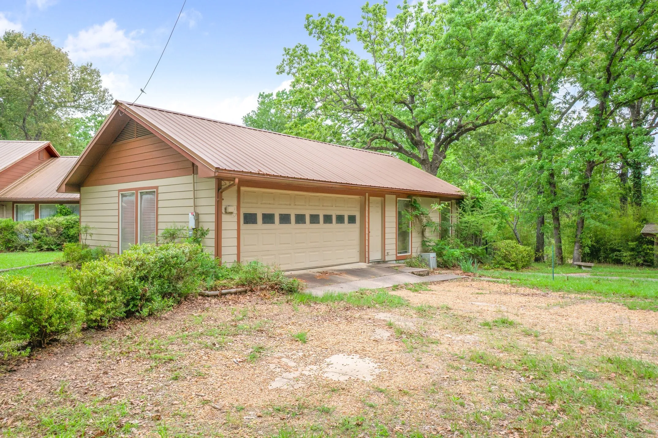 Single Family Residence For Sale in Van Zandt County , 584 VZ County Road 4125, Canton, Texas 75103, 3 Bedroom, 2 Bathroom, 2 Garage spaces, 2,632 Sqft, built in 1999, mls#21245255, Real Estate Agent in Canton, Homes For Sale in Van Zandt county, Homes For Sale in Canton, Realtor in Canton Texas, Real Estate Brokerage Independent Realty Texas, Luminita Cordes Realtor