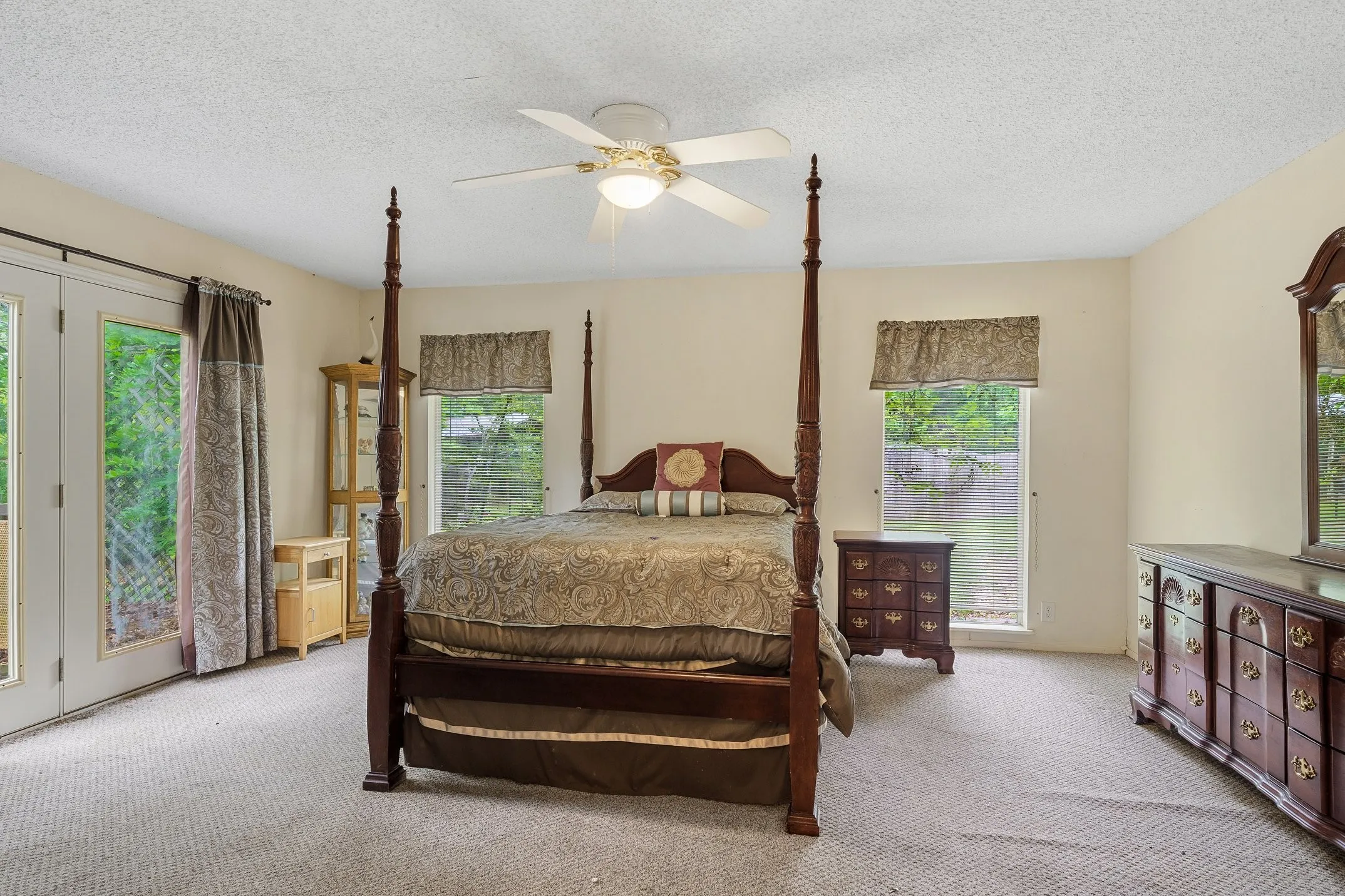 Single Family Residence For Sale in Van Zandt County , 584 VZ County Road 4125, Canton, Texas 75103, 3 Bedroom, 2 Bathroom, 2 Garage spaces, 2,632 Sqft, built in 1999, mls#21245255, Real Estate Agent in Canton, Homes For Sale in Van Zandt county, Homes For Sale in Canton, Realtor in Canton Texas, Real Estate Brokerage Independent Realty Texas, Luminita Cordes Realtor