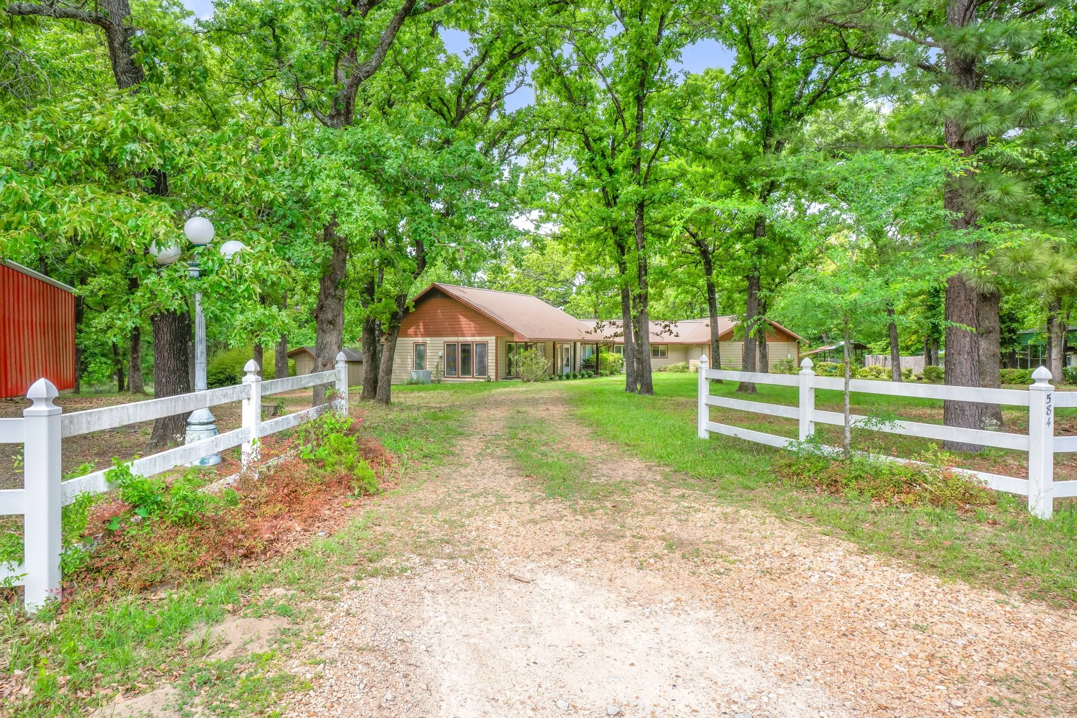 Single Family Residence For Sale in Van Zandt County , 584 VZ County Road 4125, Canton, Texas 75103, 3 Bedroom, 2 Bathroom, 2 Garage spaces, 2,632 Sqft, built in 1999, mls#21245255, Real Estate Agent in Canton, Homes For Sale in Van Zandt county, Homes For Sale in Canton, Realtor in Canton Texas, Real Estate Brokerage Independent Realty Texas, Luminita Cordes Realtor
