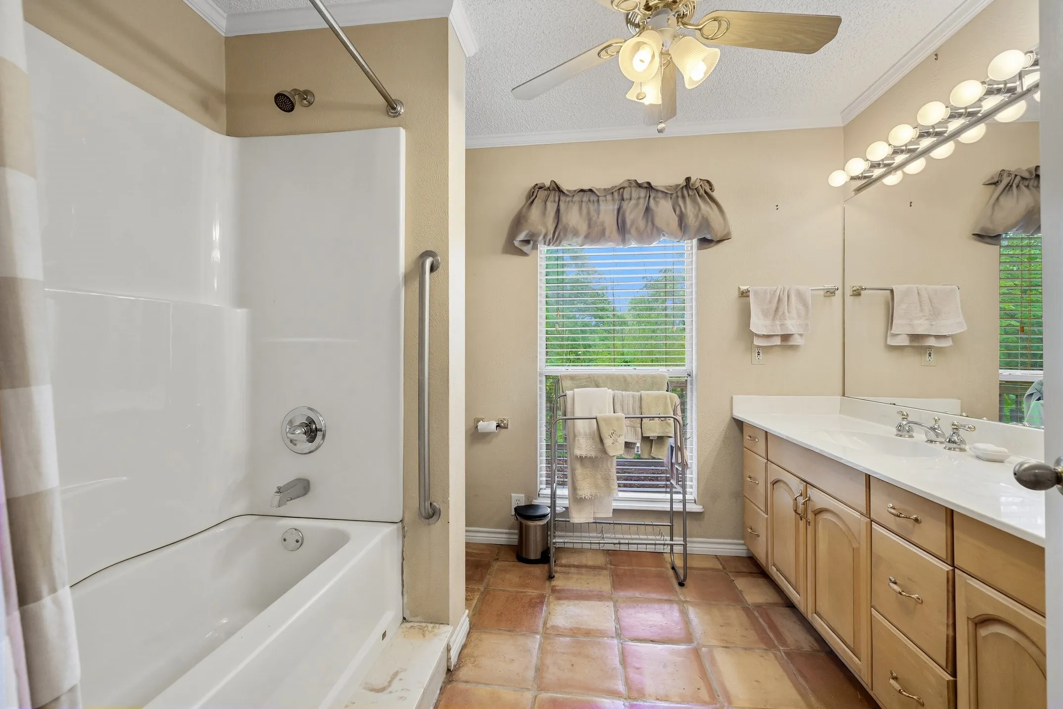 Single Family Residence For Sale in Van Zandt County , 584 VZ County Road 4125, Canton, Texas 75103, 3 Bedroom, 2 Bathroom, 2 Garage spaces, 2,632 Sqft, built in 1999, mls#21245255, Real Estate Agent in Canton, Homes For Sale in Van Zandt county, Homes For Sale in Canton, Realtor in Canton Texas, Real Estate Brokerage Independent Realty Texas, Luminita Cordes Realtor