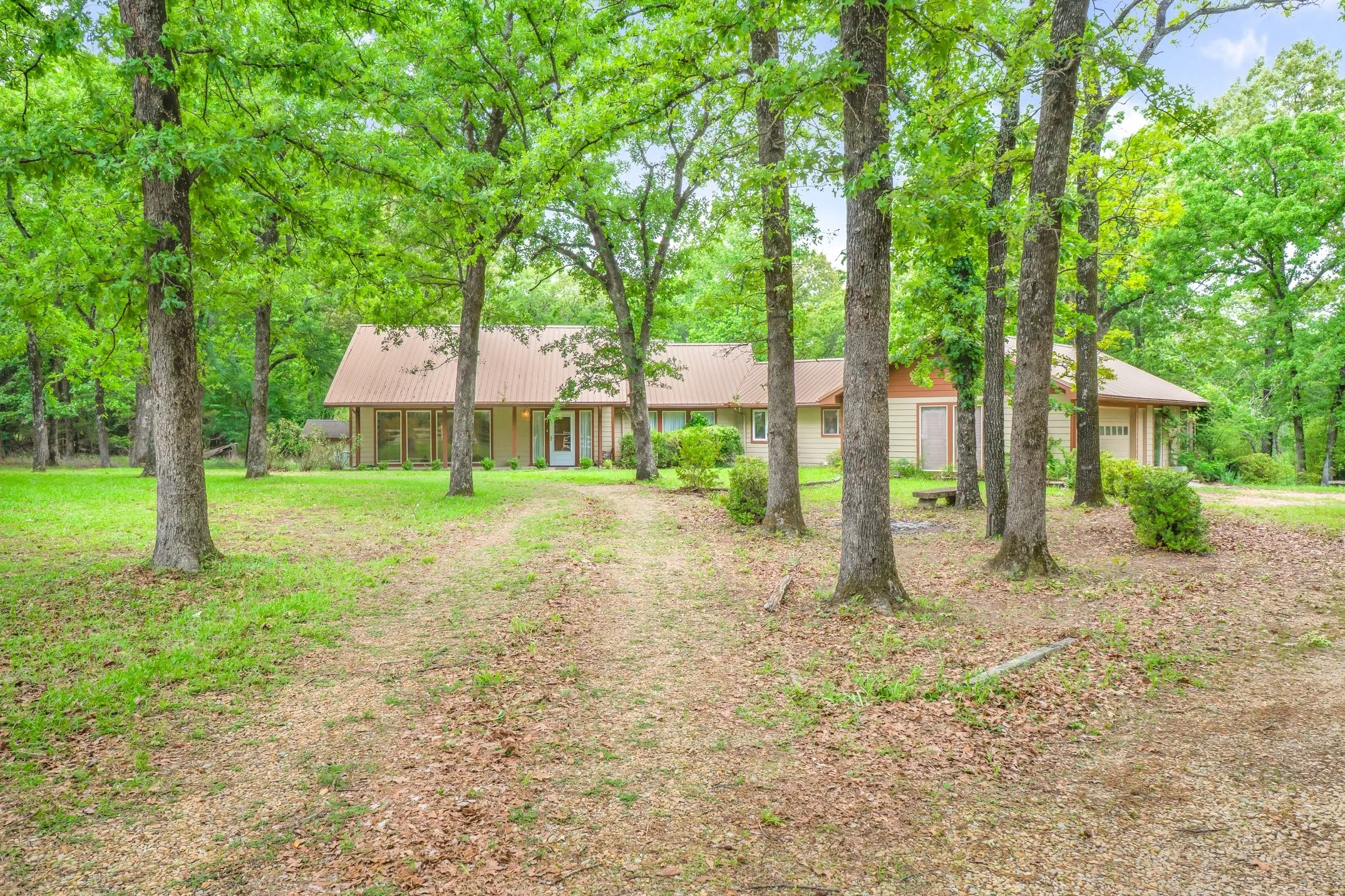 Single Family Residence For Sale in Van Zandt County , 584 VZ County Road 4125, Canton, Texas 75103, 3 Bedroom, 2 Bathroom, 2 Garage spaces, 2,632 Sqft, built in 1999, mls#21245255, Real Estate Agent in Canton, Homes For Sale in Van Zandt county, Homes For Sale in Canton, Realtor in Canton Texas, Real Estate Brokerage Independent Realty Texas, Luminita Cordes Realtor