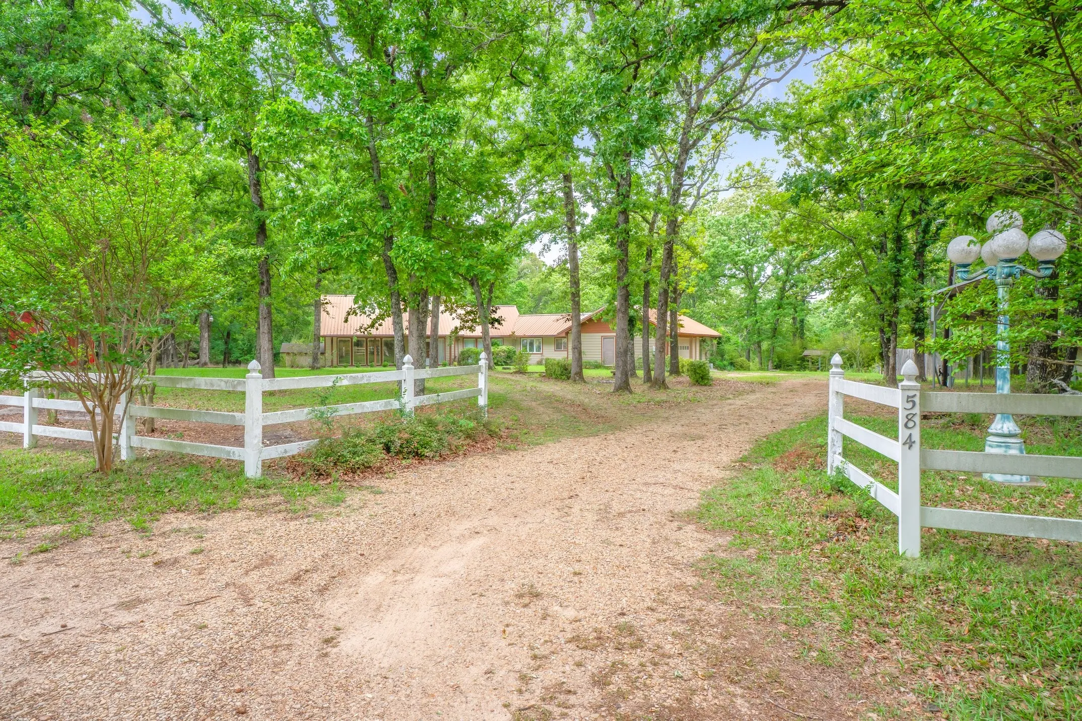 Single Family Residence For Sale in Van Zandt County , 584 VZ County Road 4125, Canton, Texas 75103, 3 Bedroom, 2 Bathroom, 2 Garage spaces, 2,632 Sqft, built in 1999, mls#21245255, Real Estate Agent in Canton, Homes For Sale in Van Zandt county, Homes For Sale in Canton, Realtor in Canton Texas, Real Estate Brokerage Independent Realty Texas, Luminita Cordes Realtor